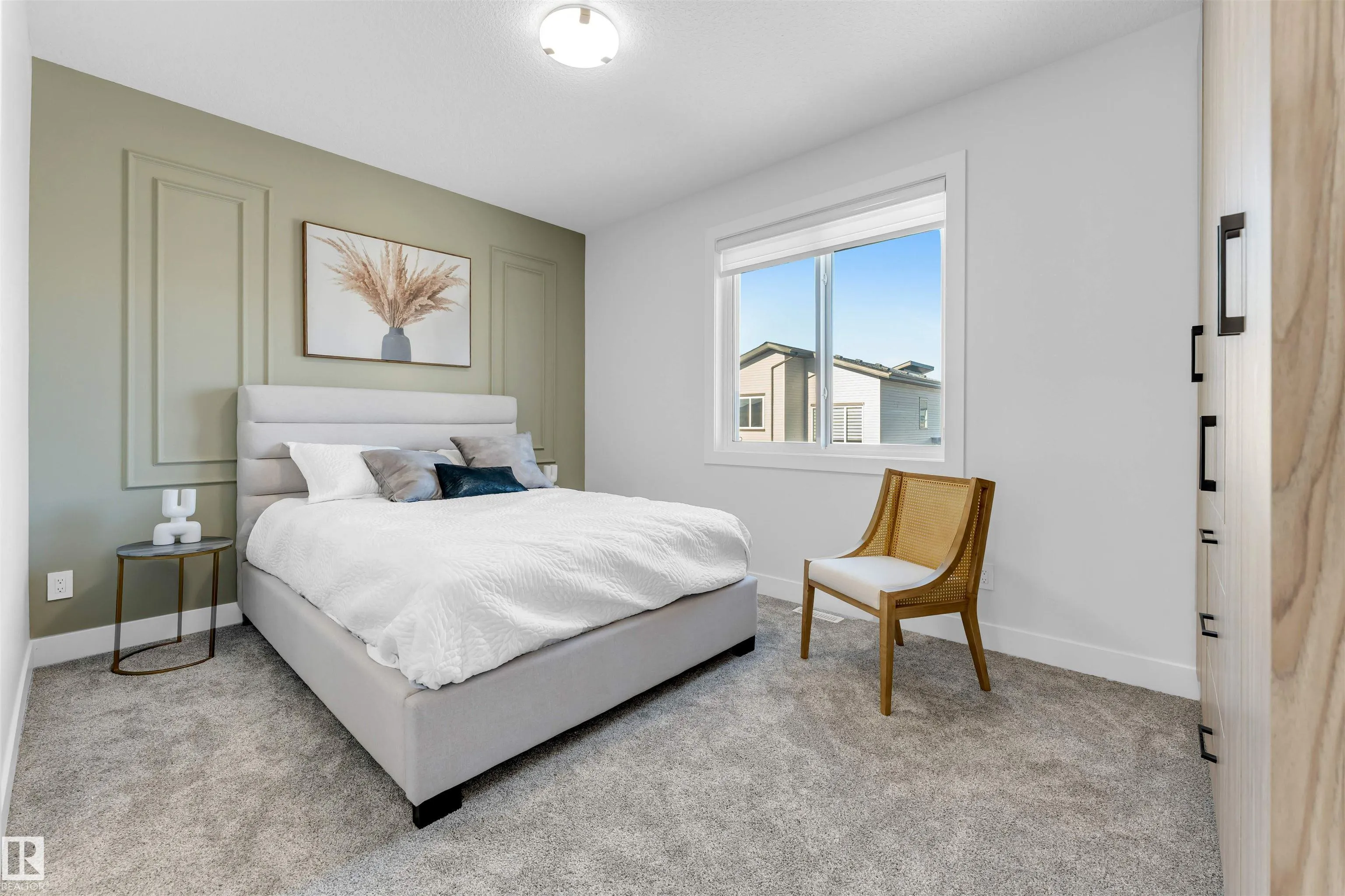 204 Falcon Crescent