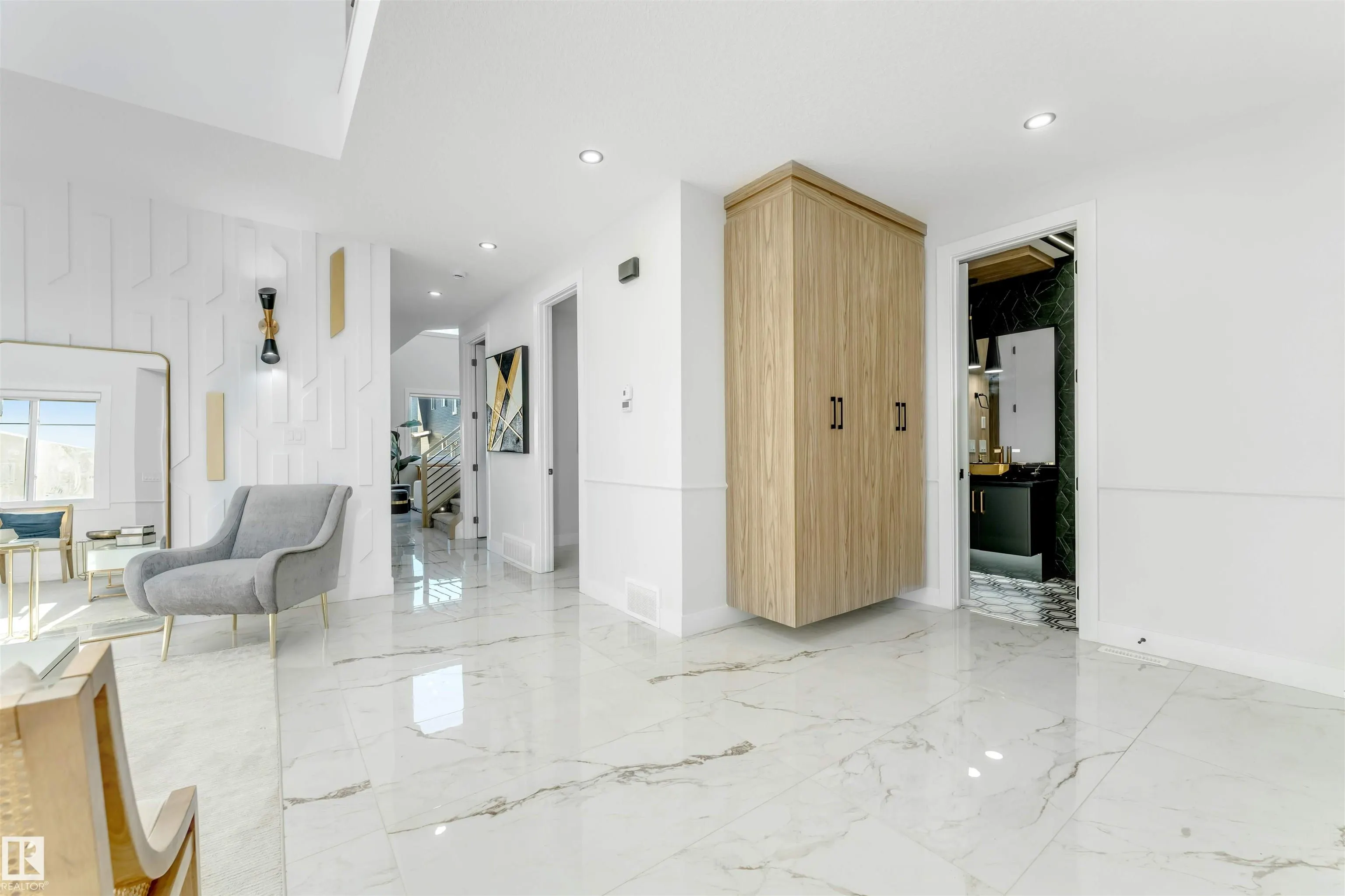 204 Falcon Crescent