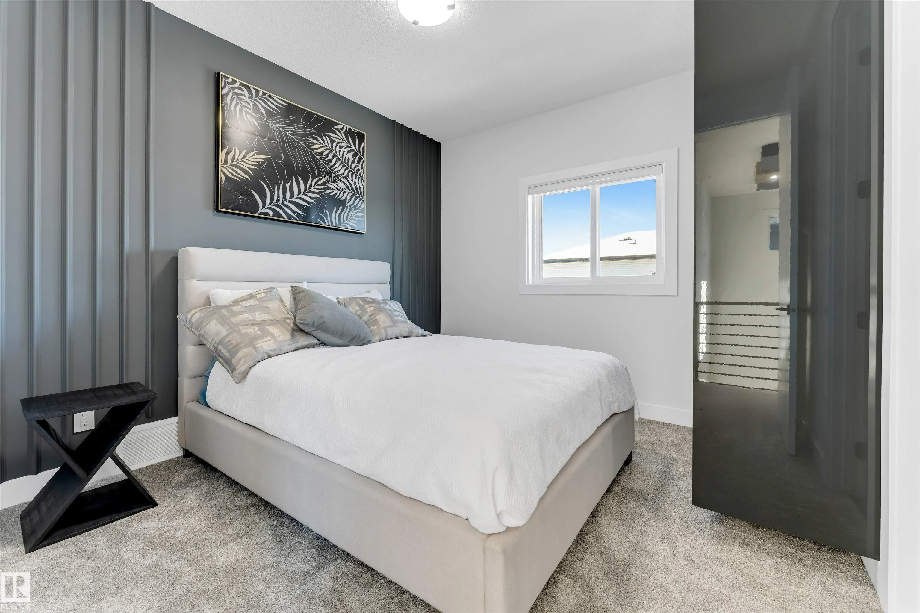 204 Falcon Crescent