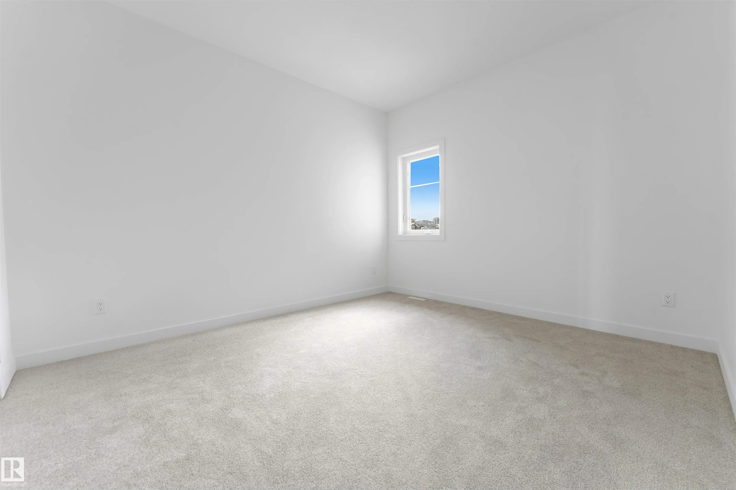 208 Falcon Crescent