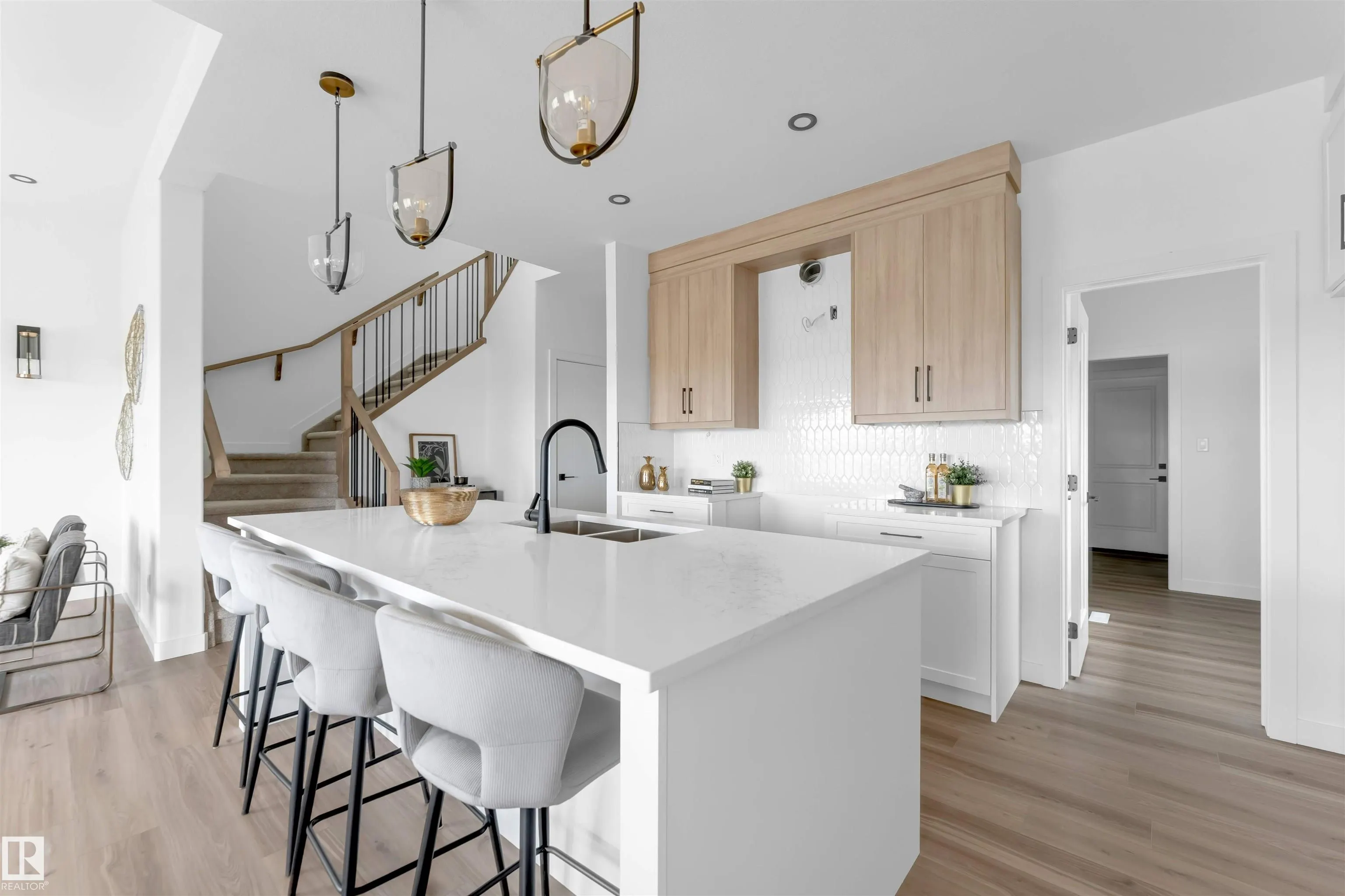 208 Falcon Crescent