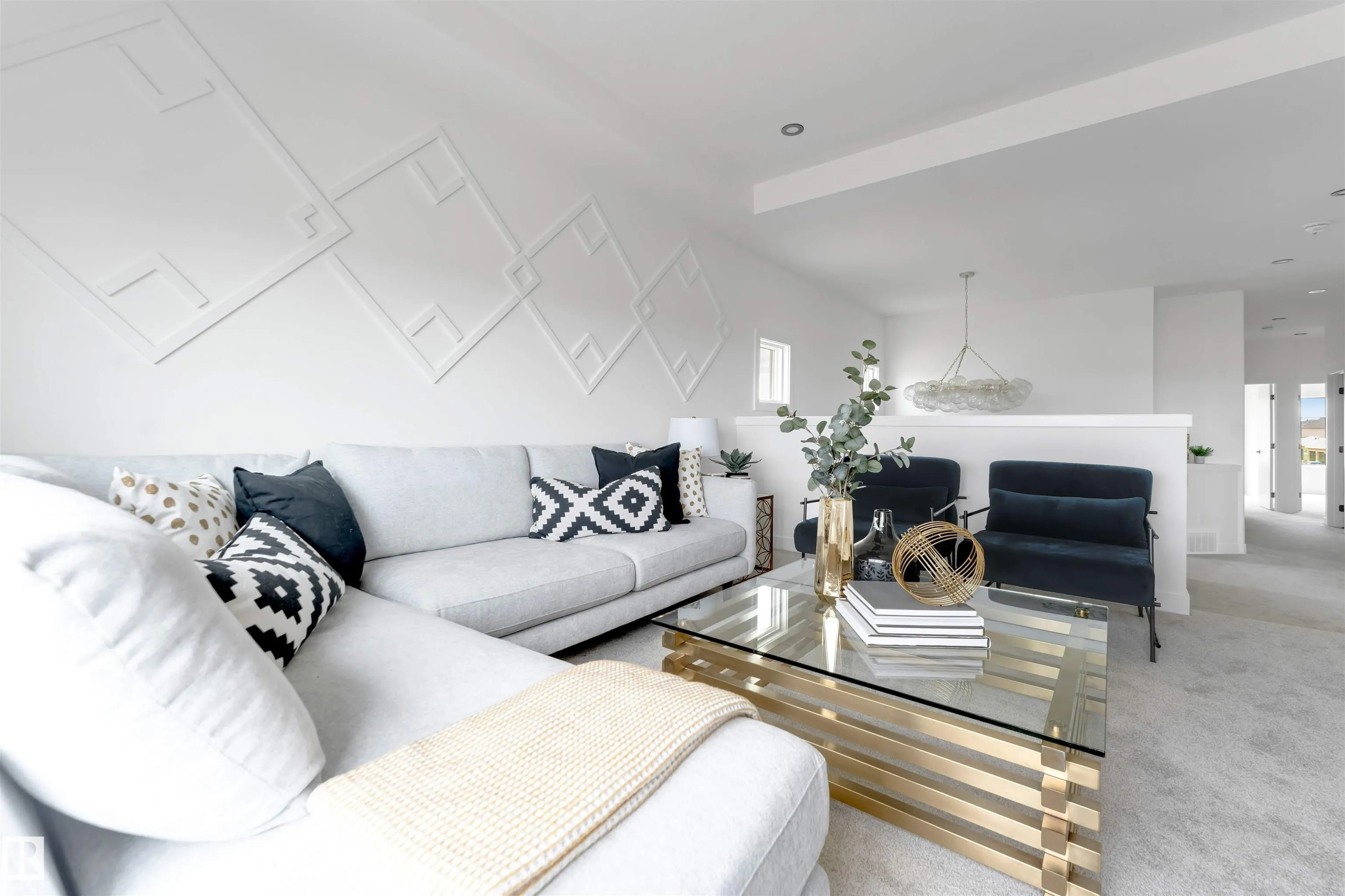 208 Falcon Crescent