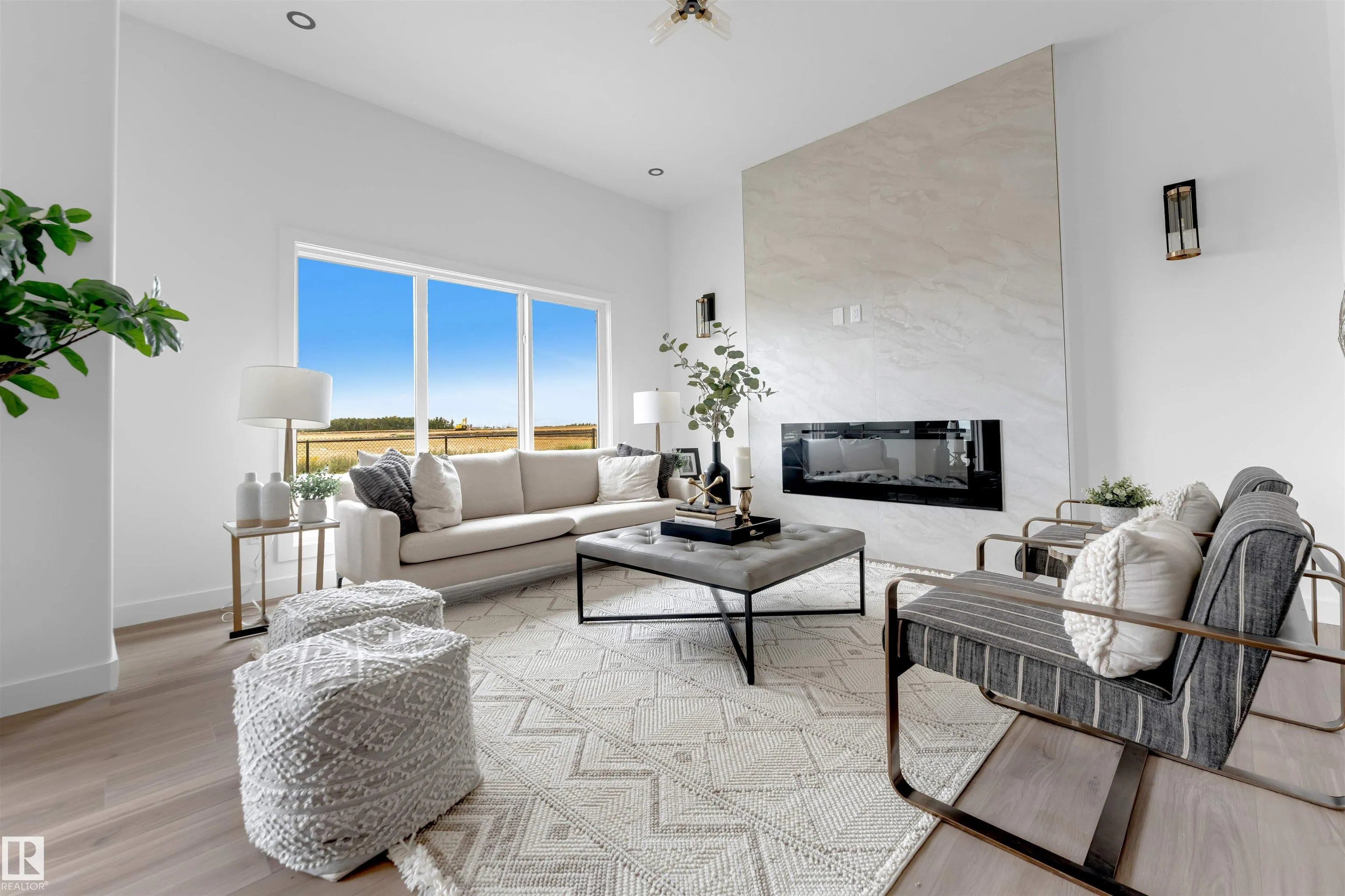 208 Falcon Crescent