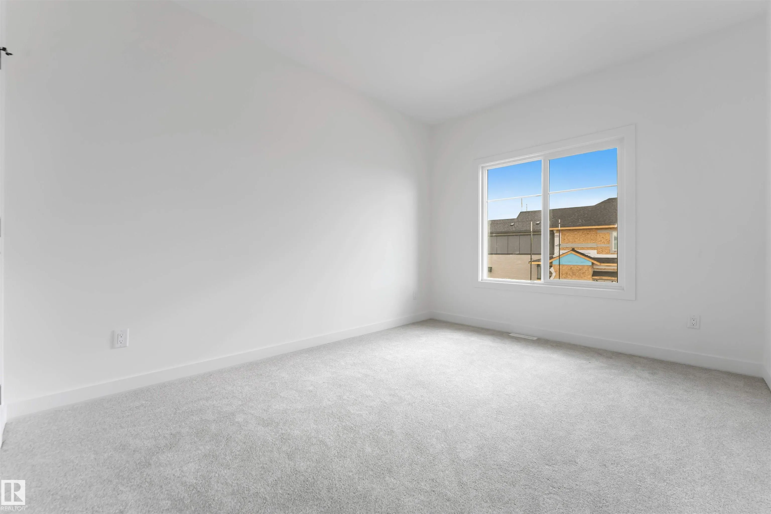 208 Falcon Crescent