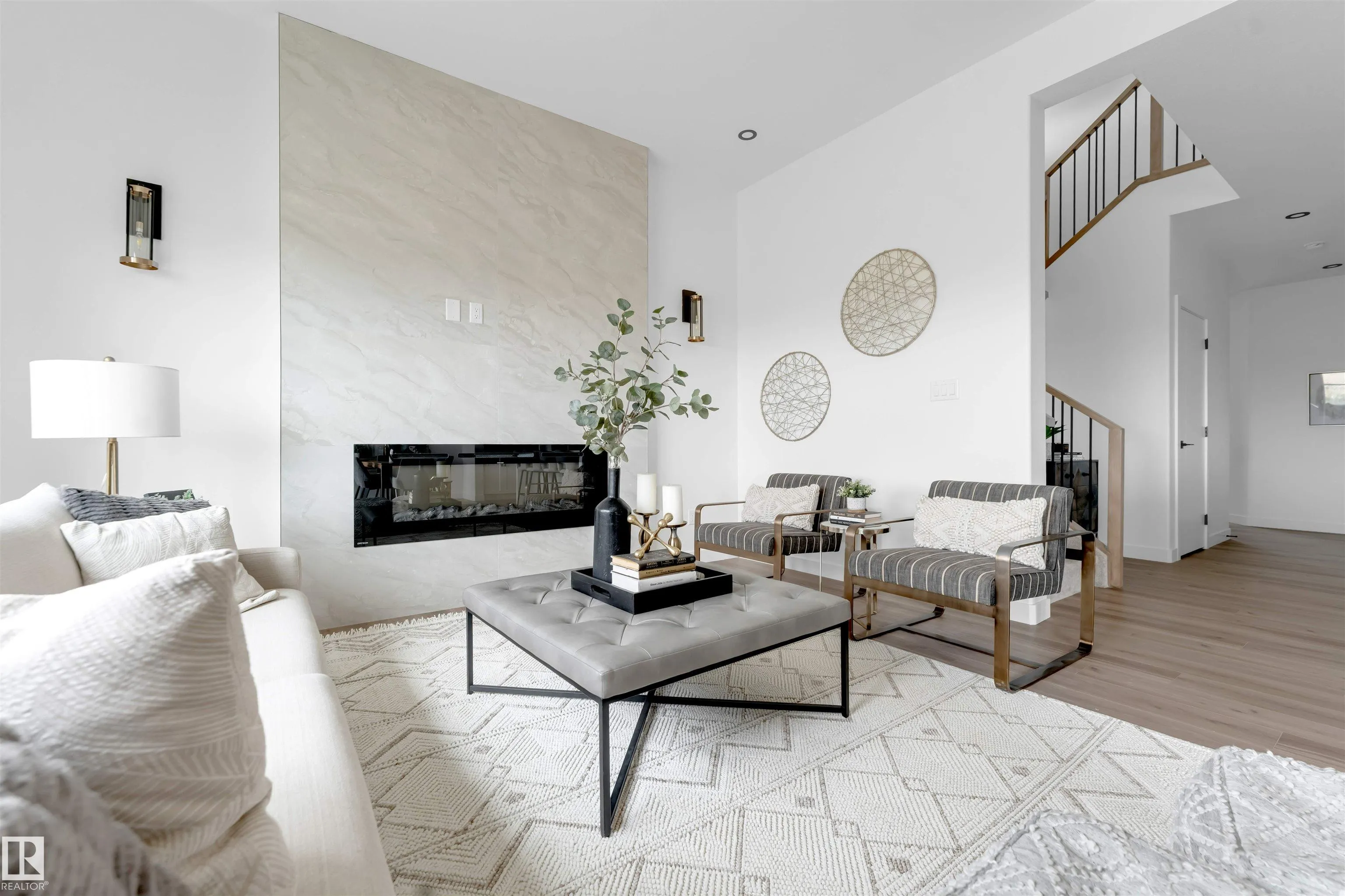 208 Falcon Crescent