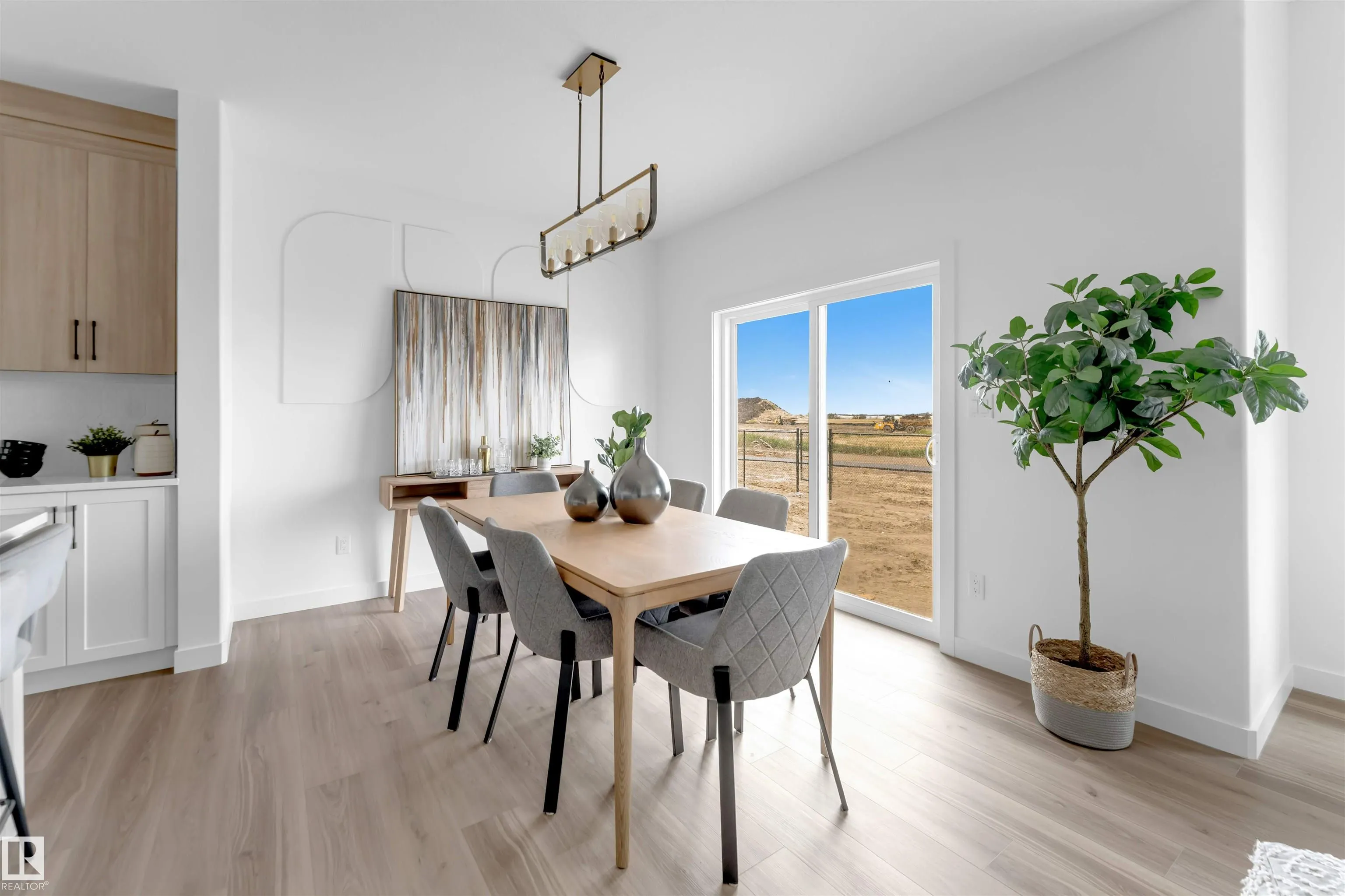 208 Falcon Crescent