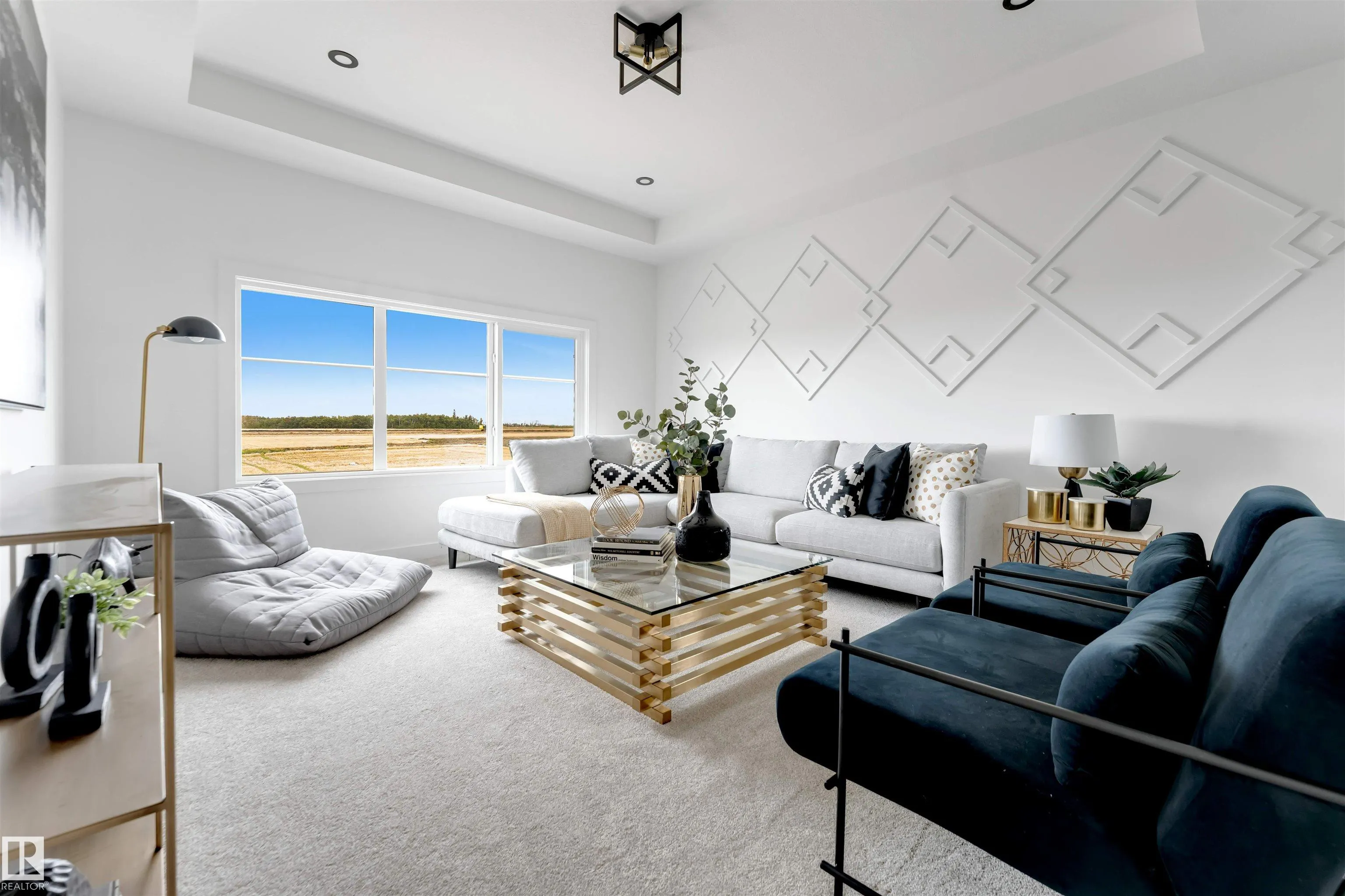 208 Falcon Crescent