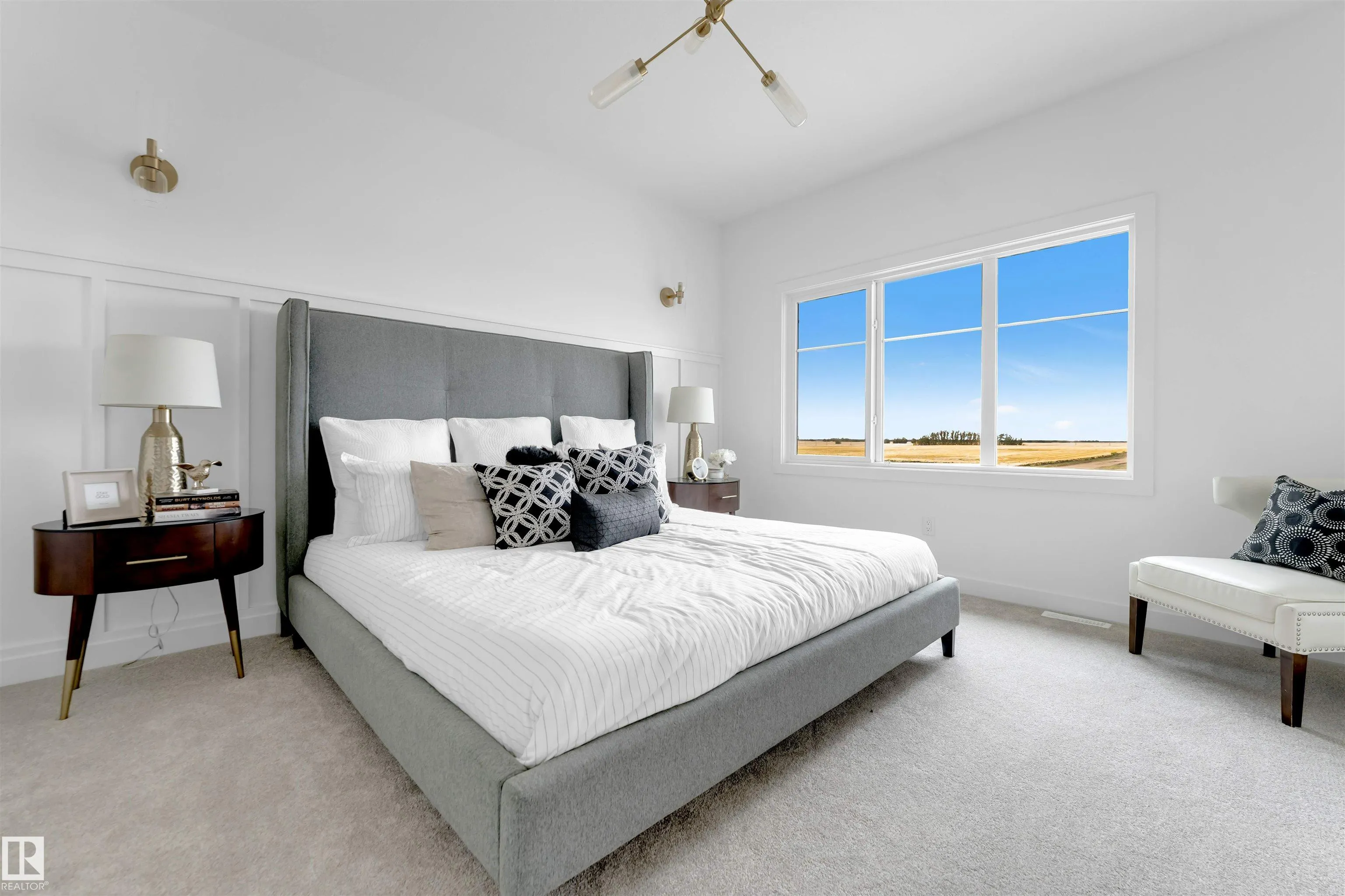 208 Falcon Crescent