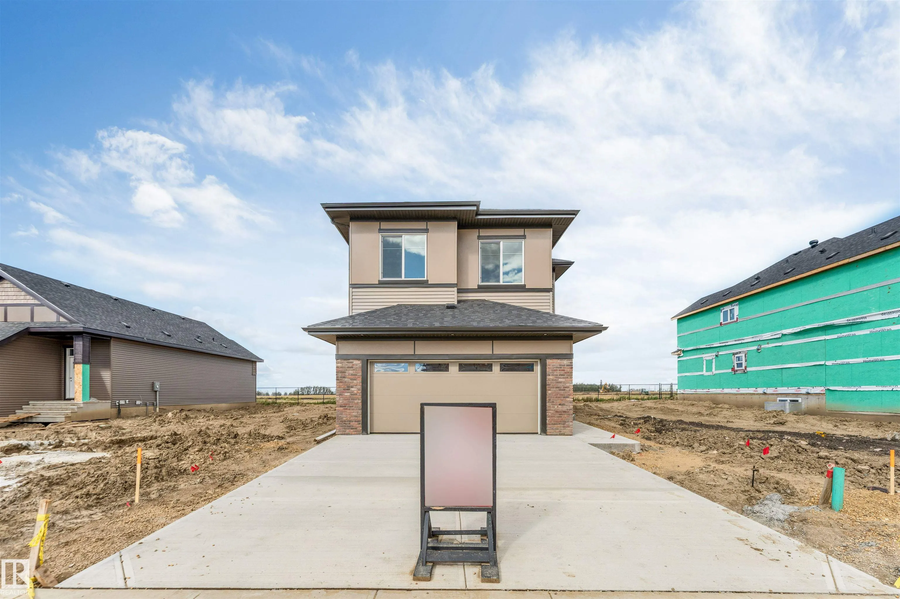 208 Falcon Crescent