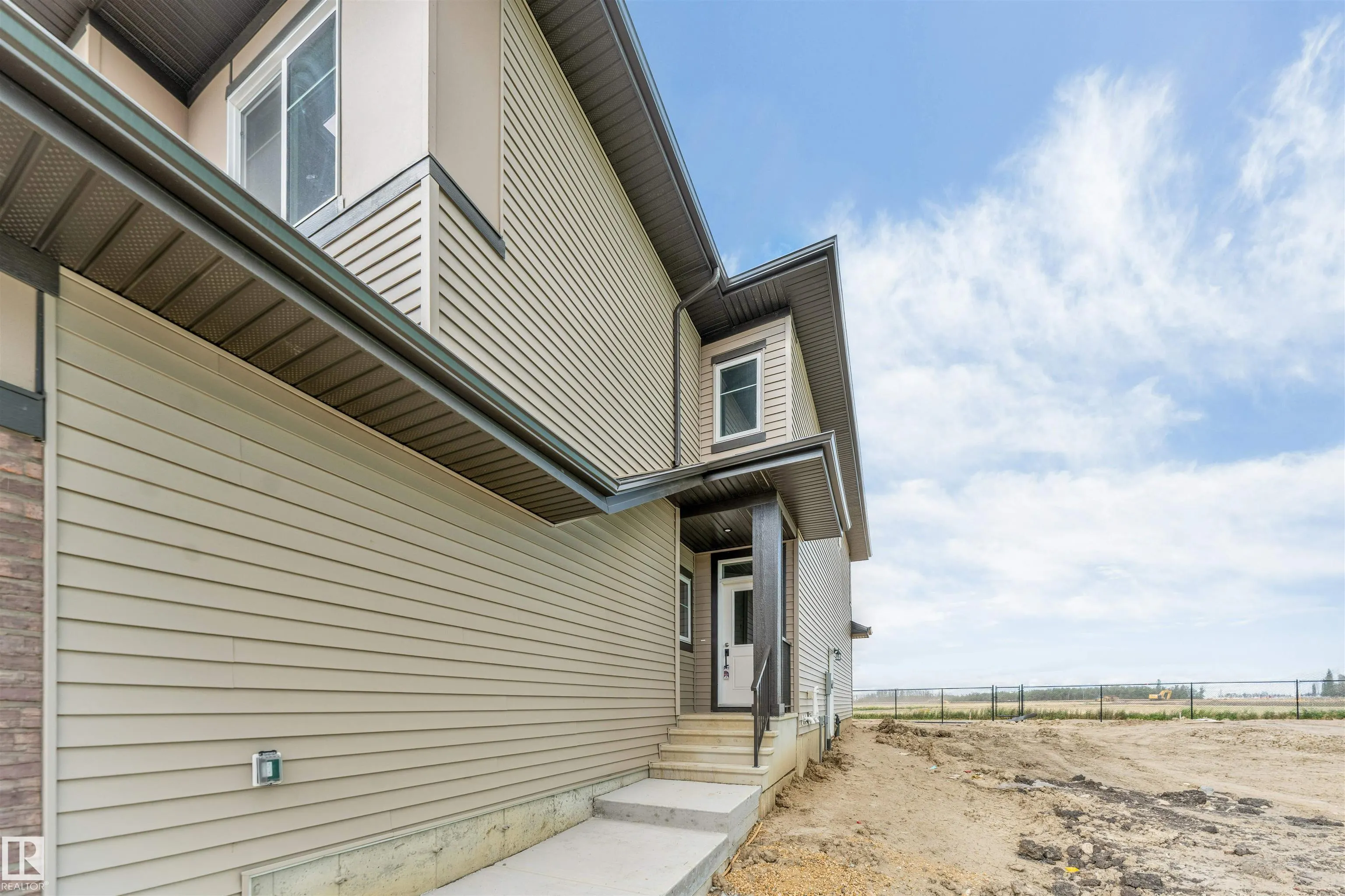 208 Falcon Crescent