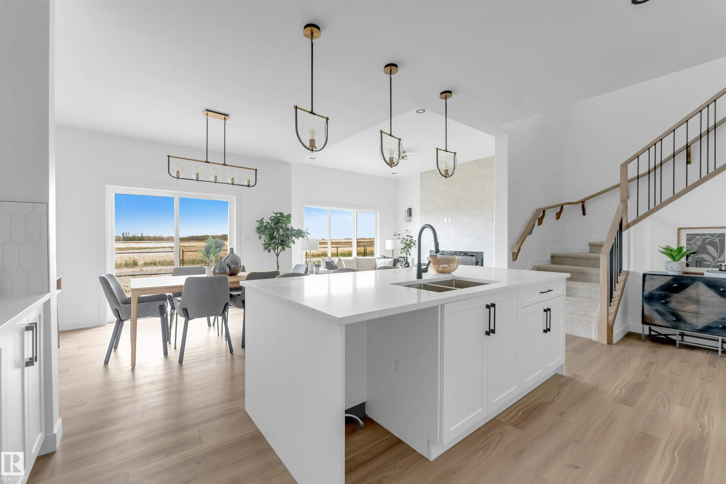 208 Falcon Crescent