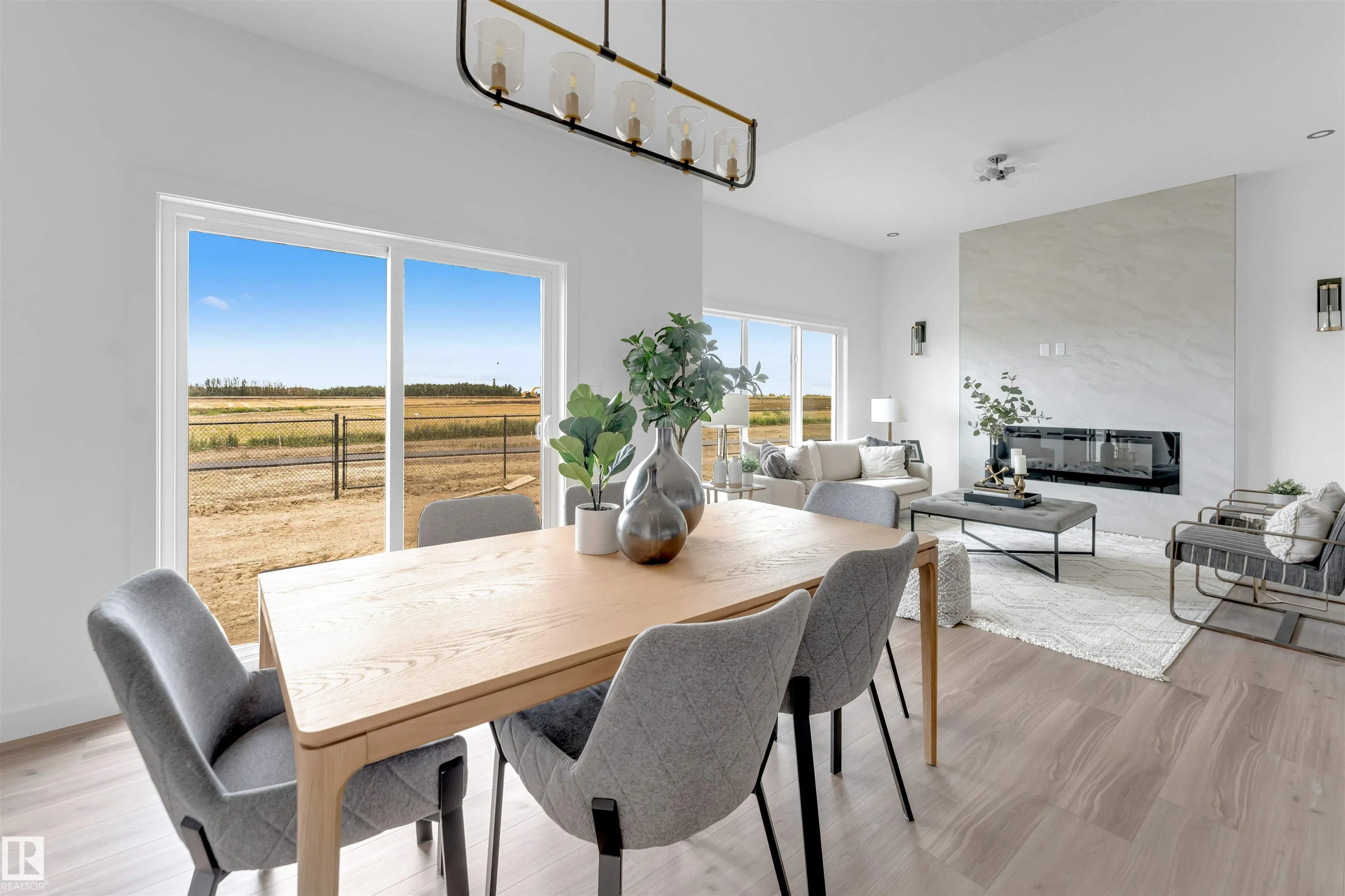 208 Falcon Crescent