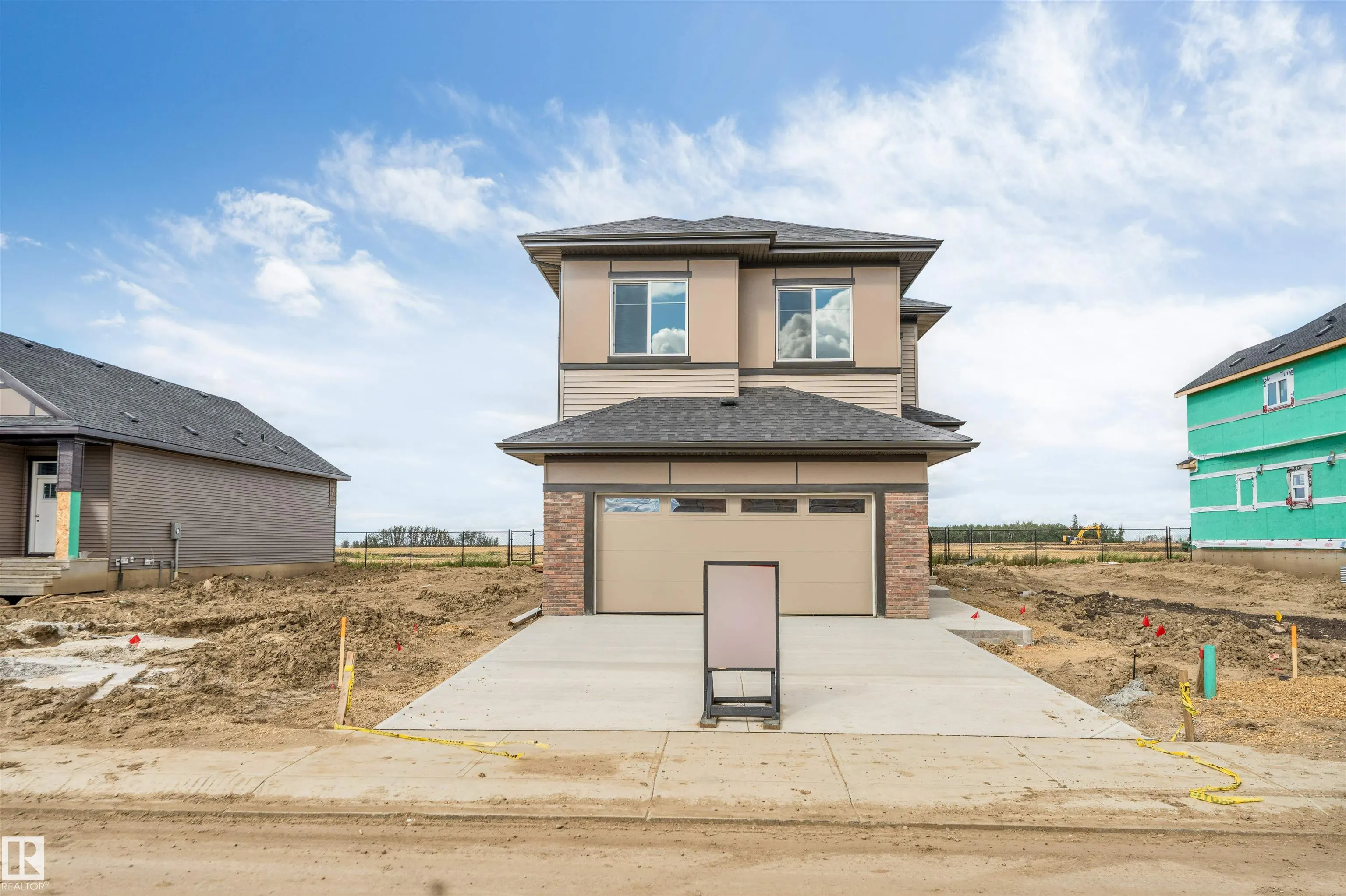 208 Falcon Crescent