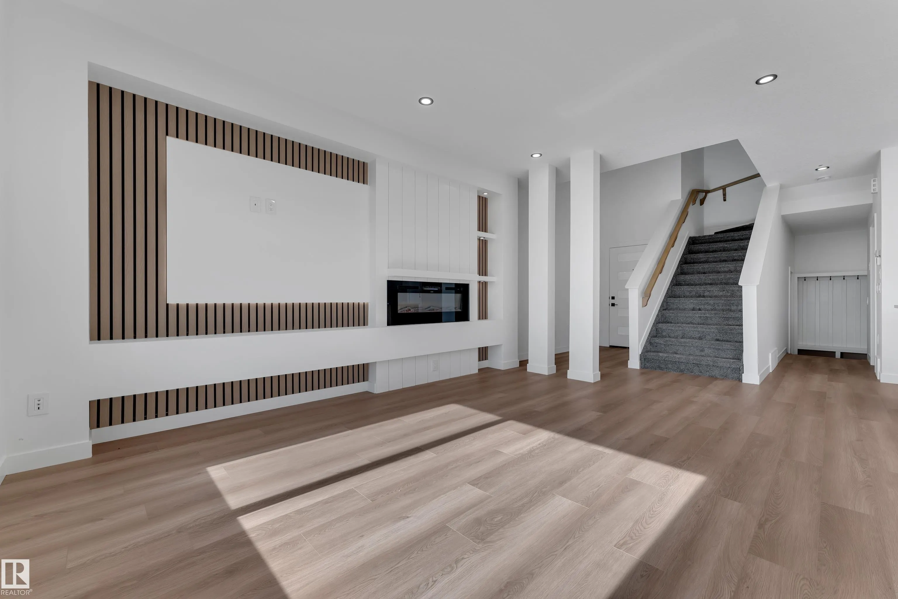 1089 Starling Drive