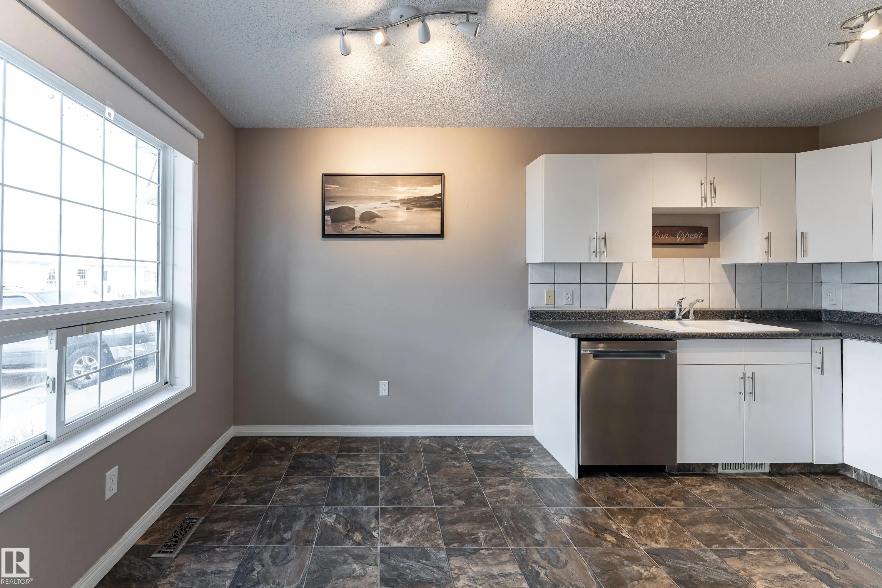 10 CRANBERRY Drive