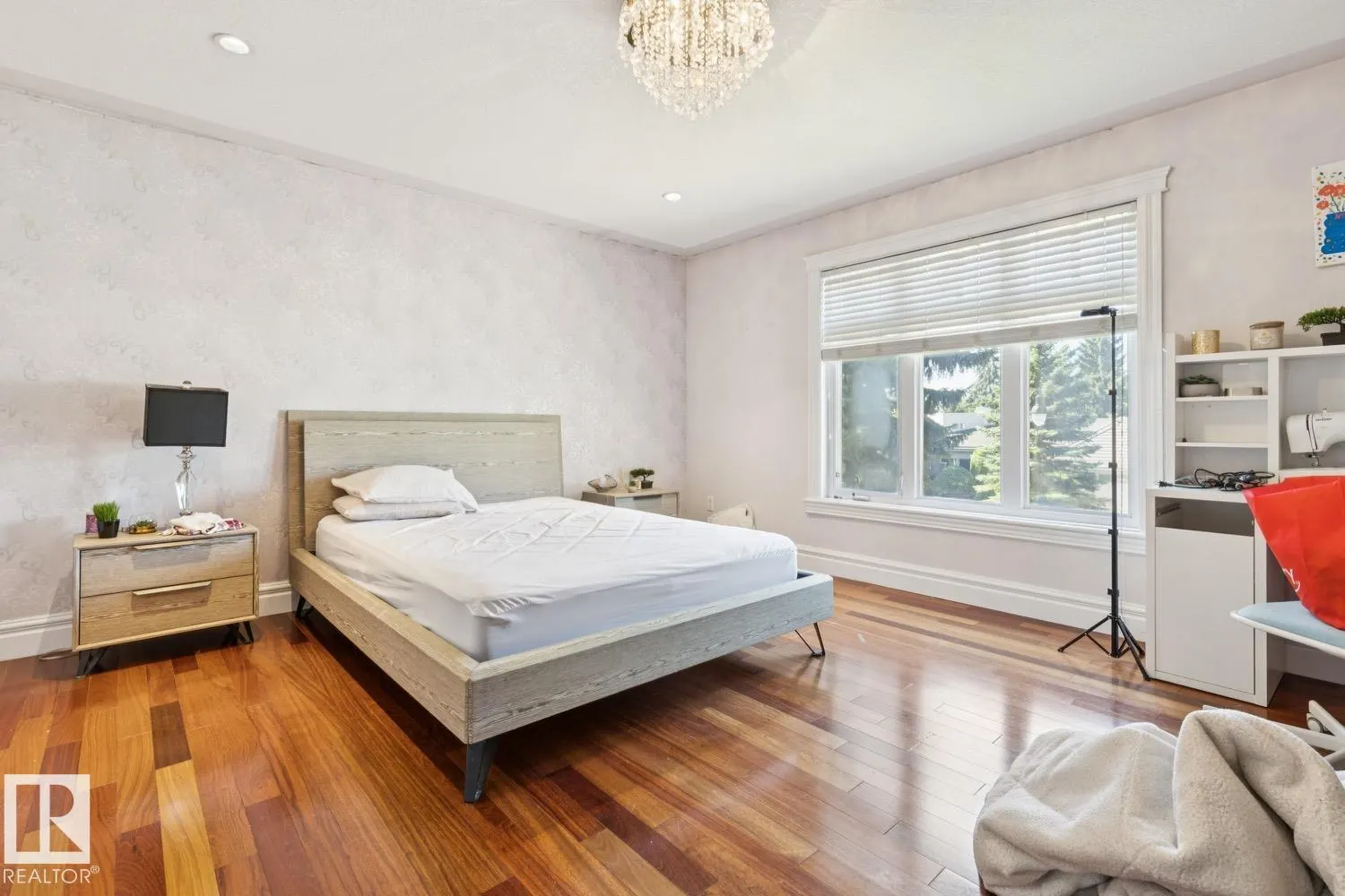 5 RIVERSIDE Crescent