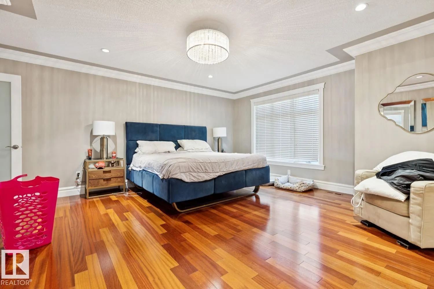 5 RIVERSIDE Crescent