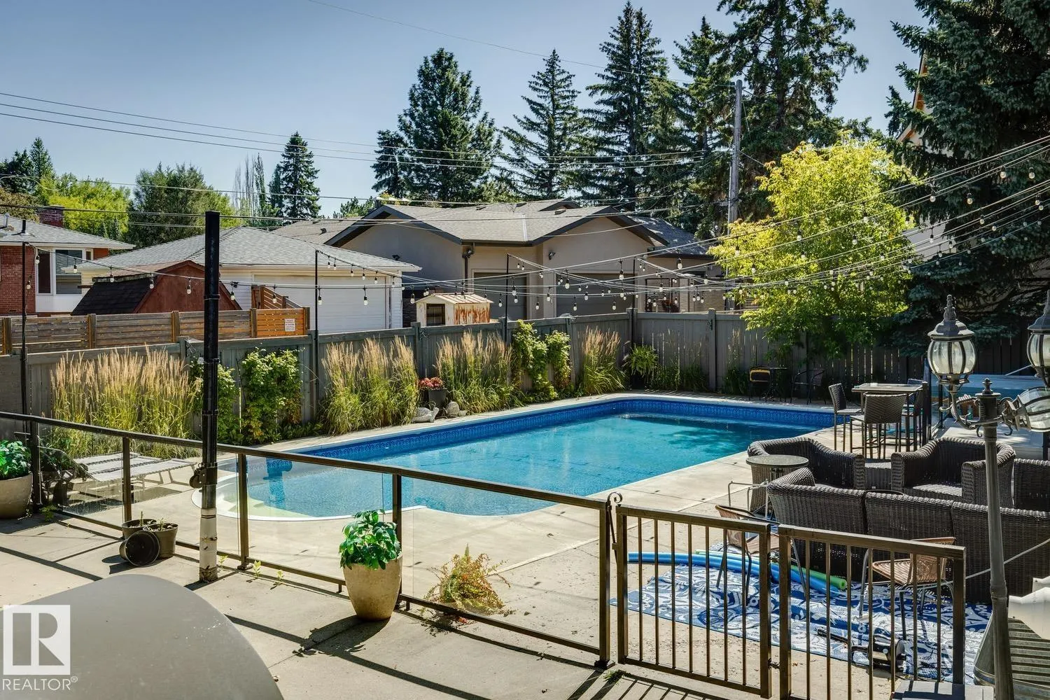 5 RIVERSIDE Crescent