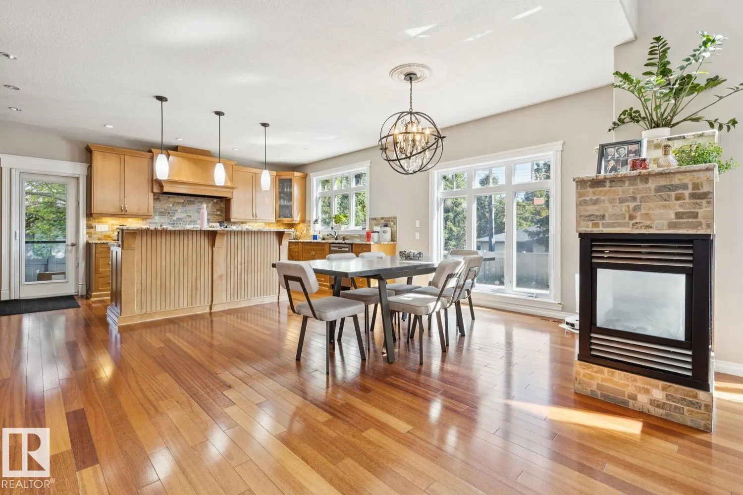 5 RIVERSIDE Crescent