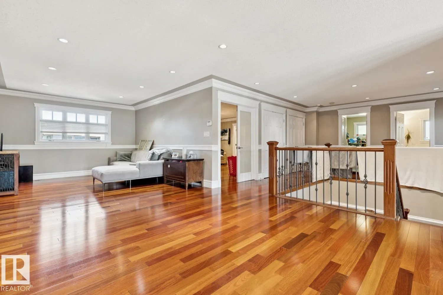5 RIVERSIDE Crescent