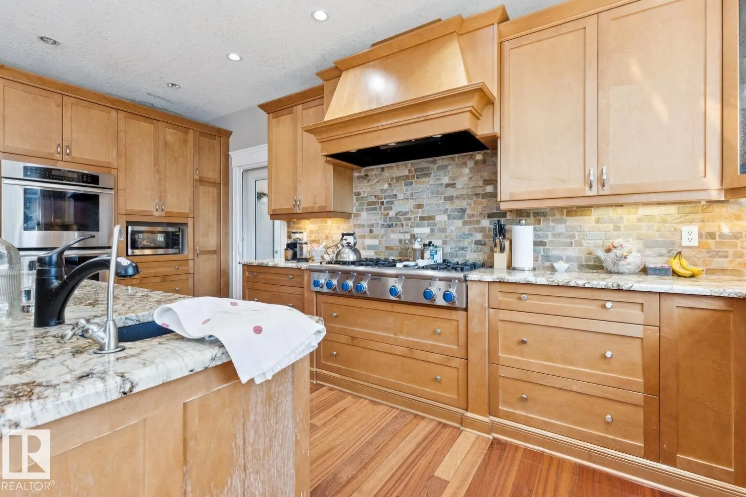 5 RIVERSIDE Crescent