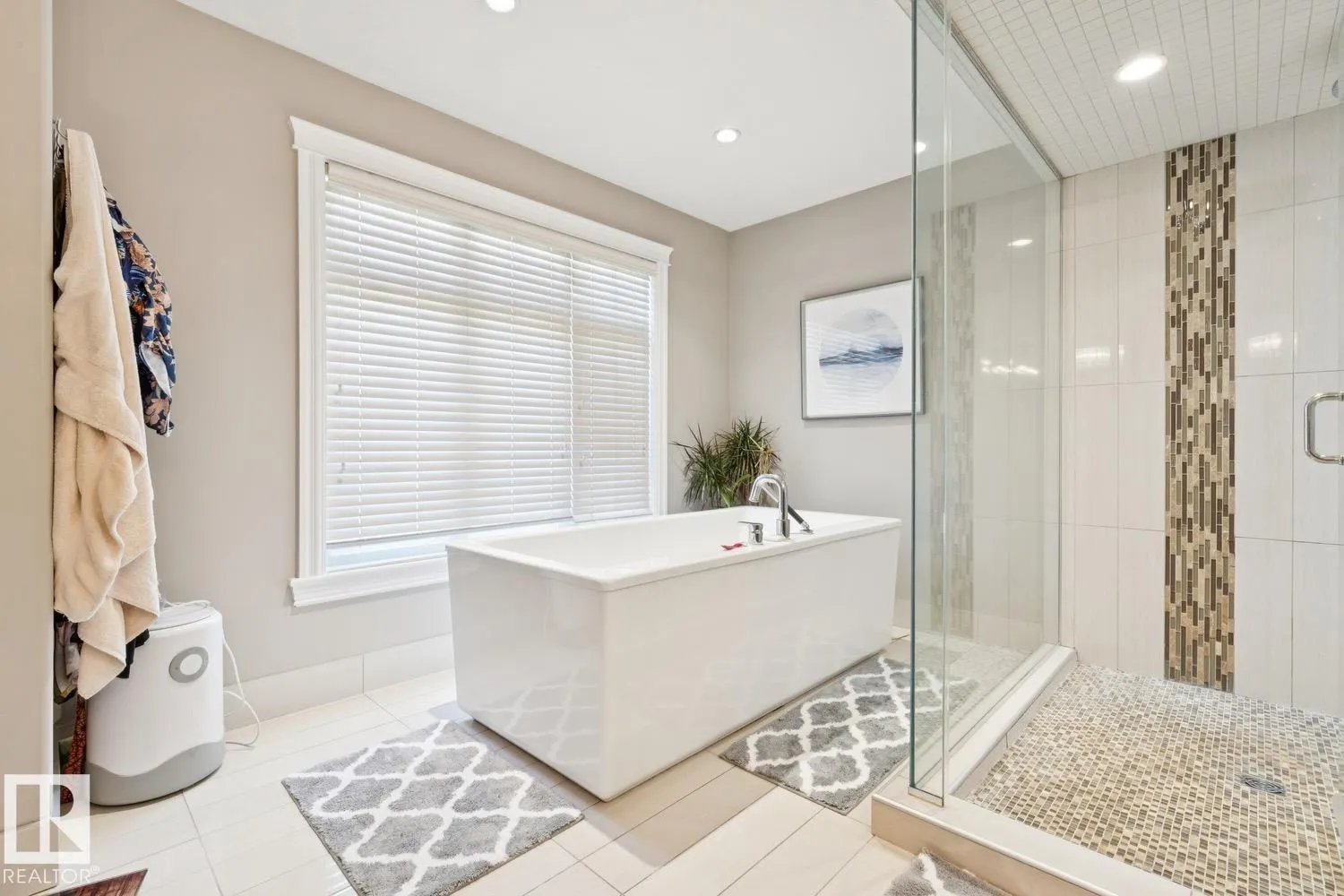 5 RIVERSIDE Crescent