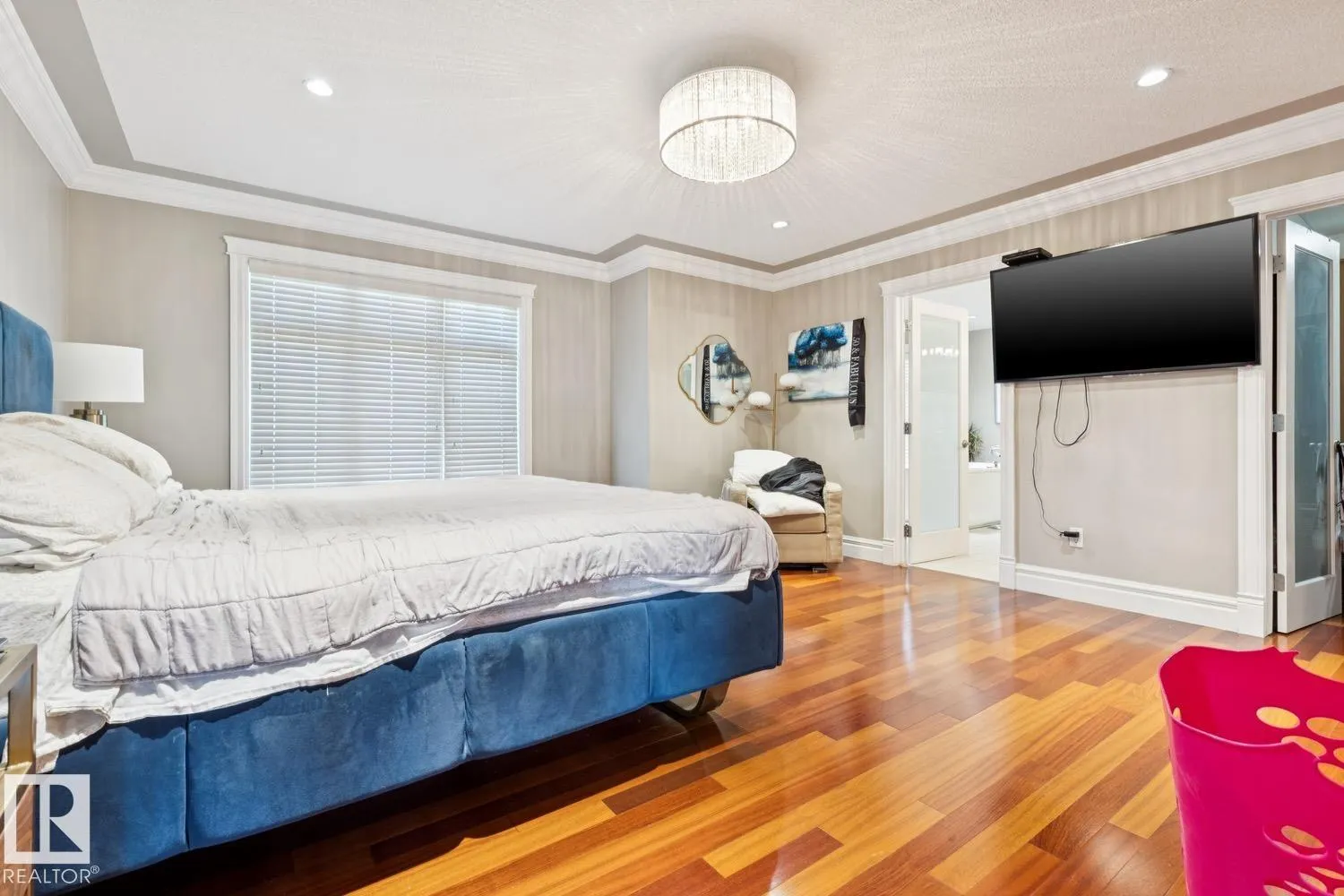 5 RIVERSIDE Crescent