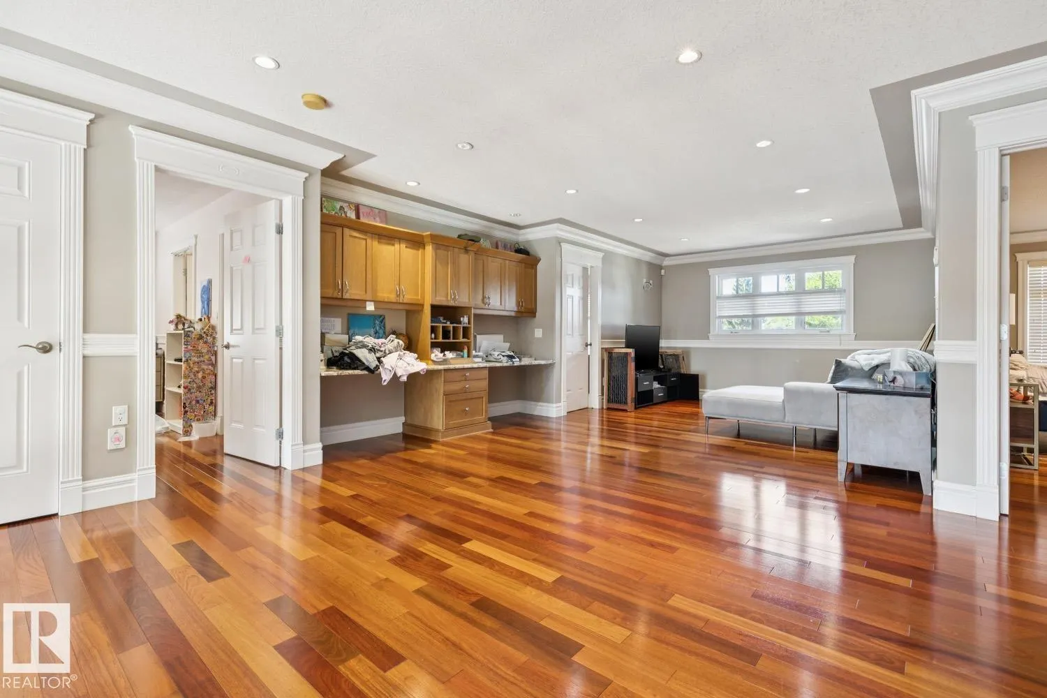 5 RIVERSIDE Crescent