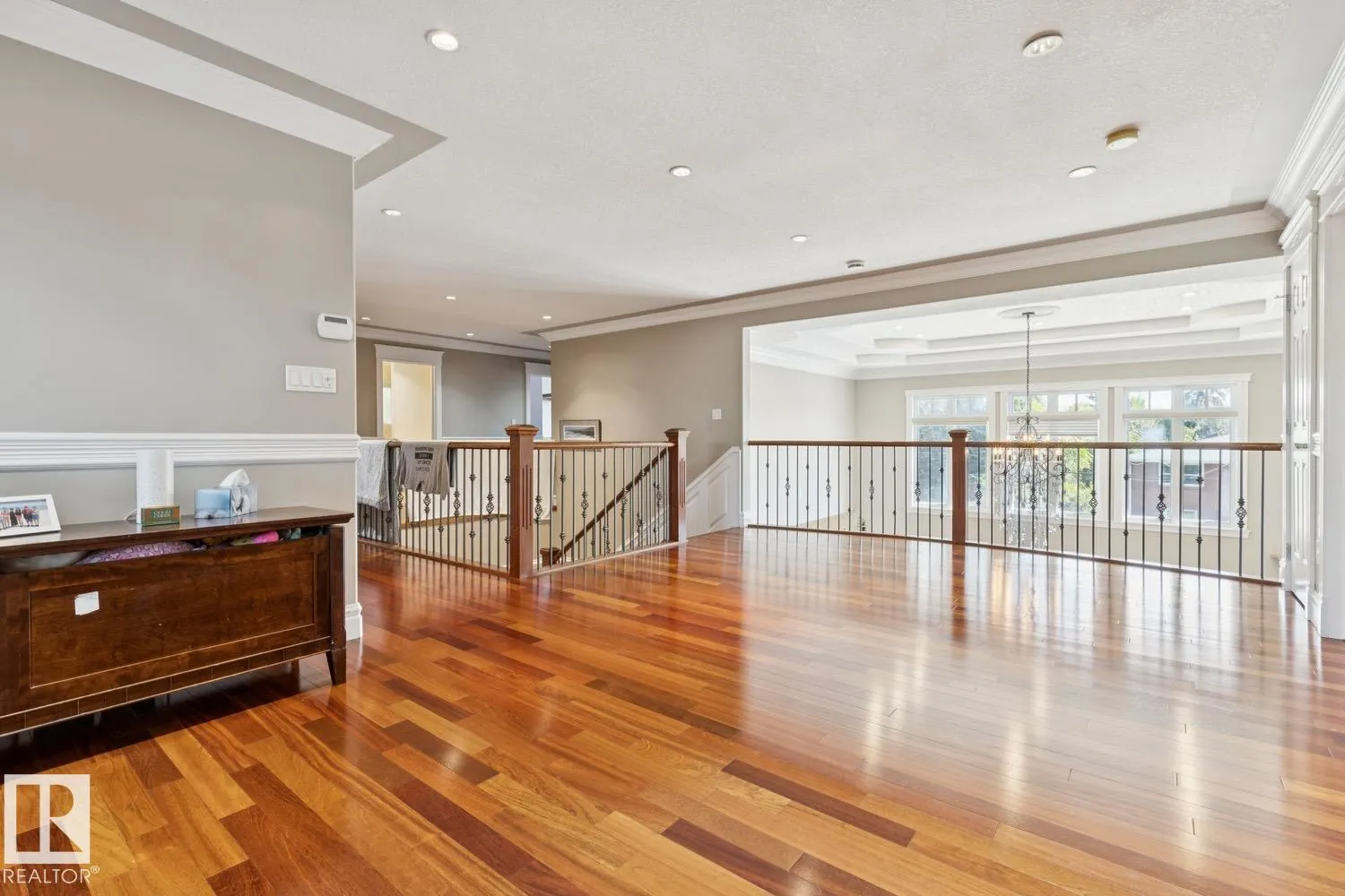 5 RIVERSIDE Crescent