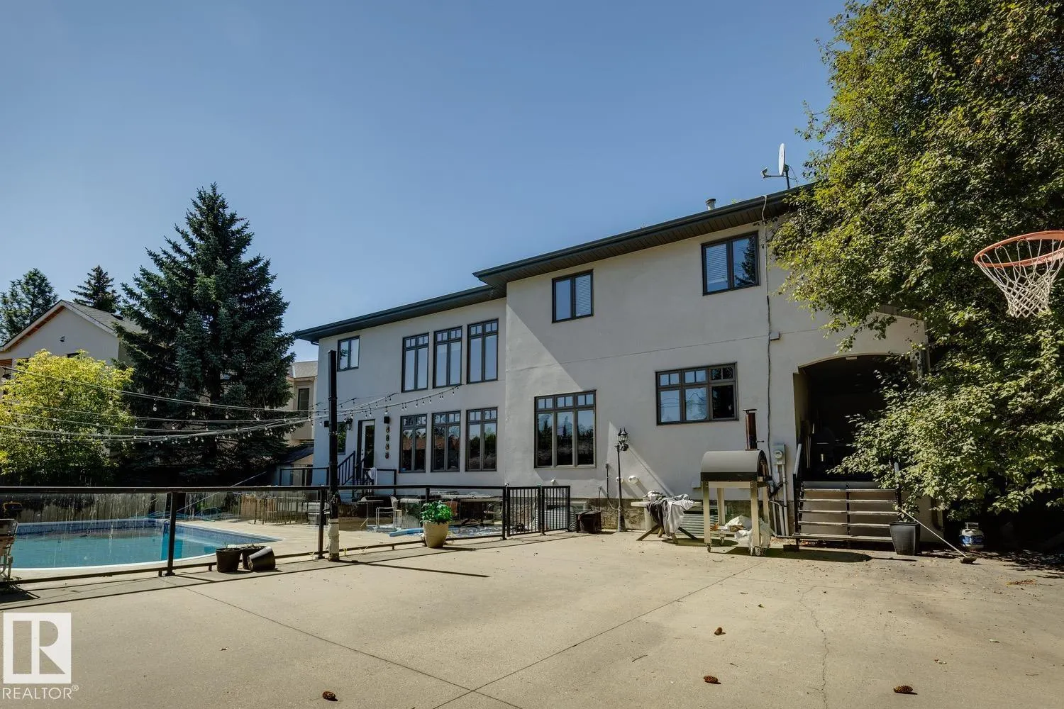 5 RIVERSIDE Crescent