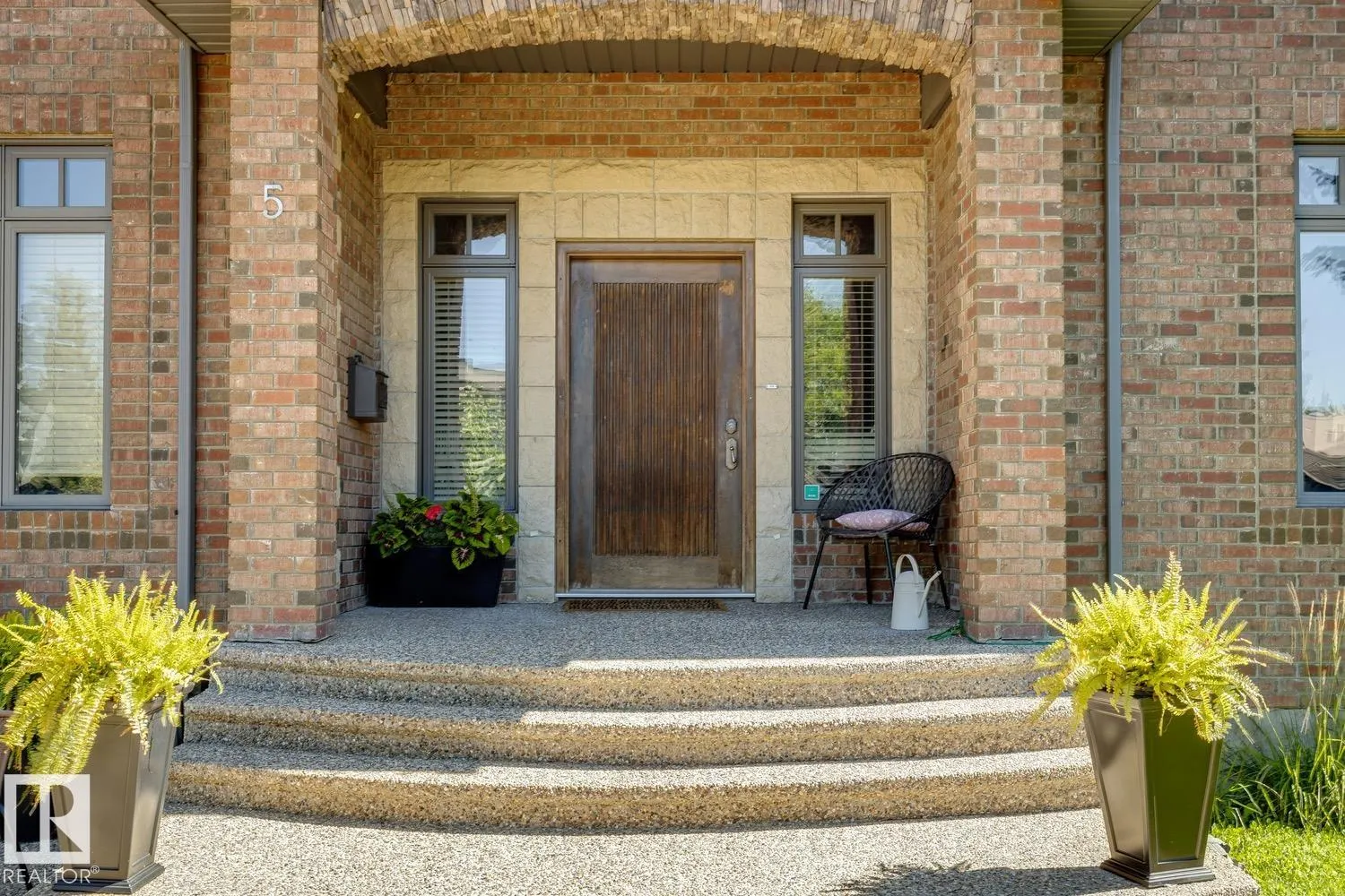 5 RIVERSIDE Crescent