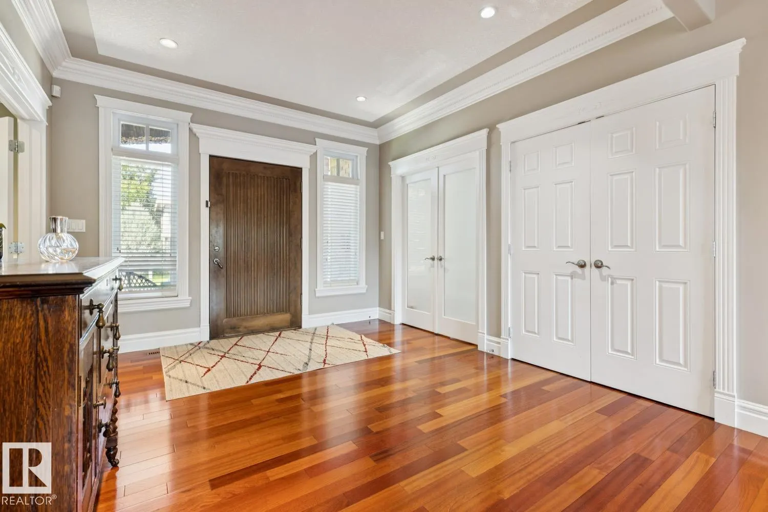 5 RIVERSIDE Crescent