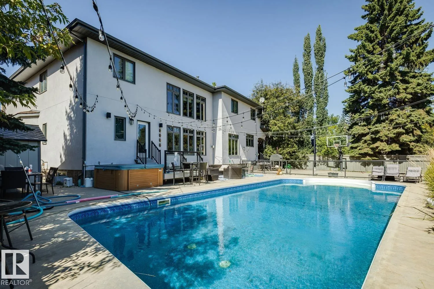 5 RIVERSIDE Crescent