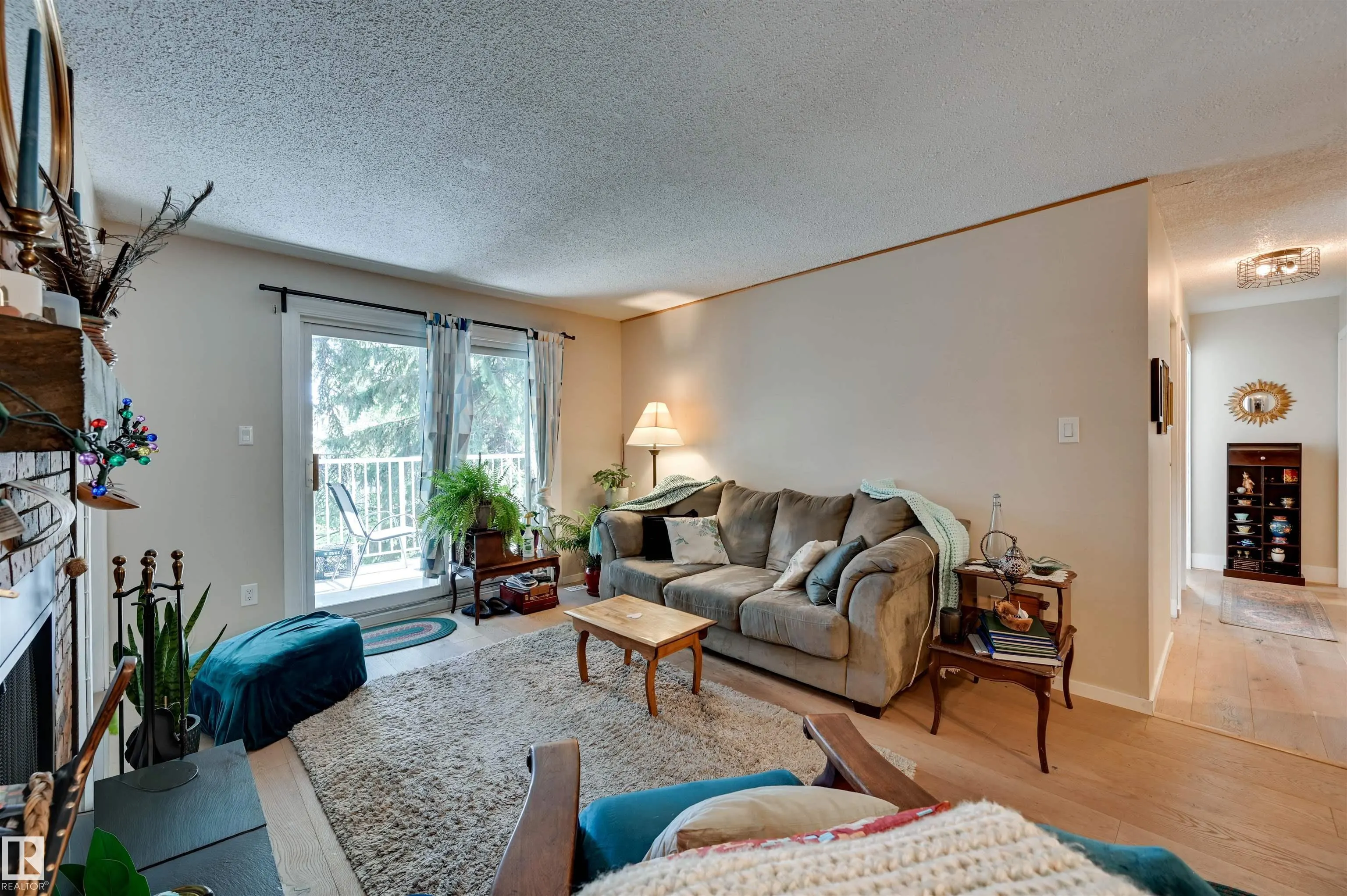 24 ALPINE Place