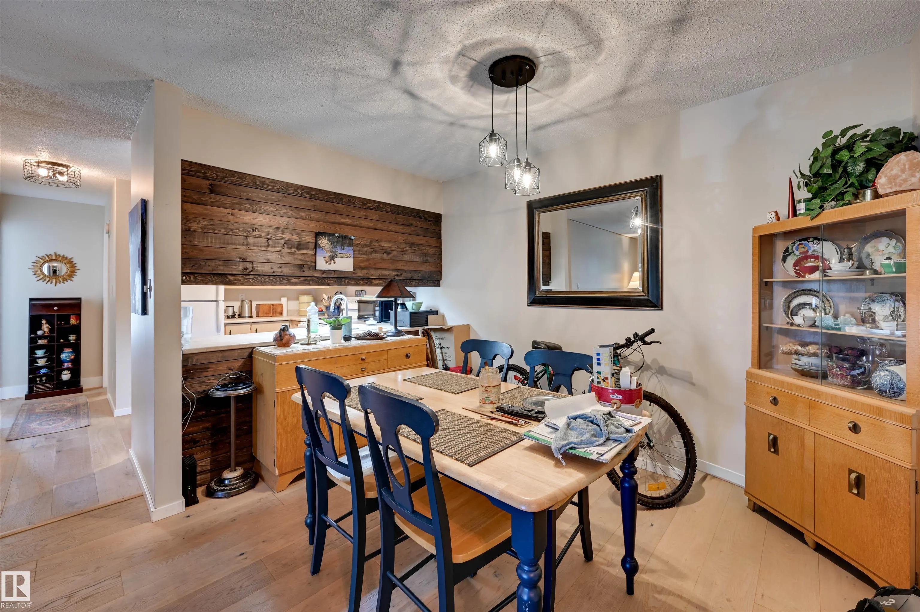 24 ALPINE Place
