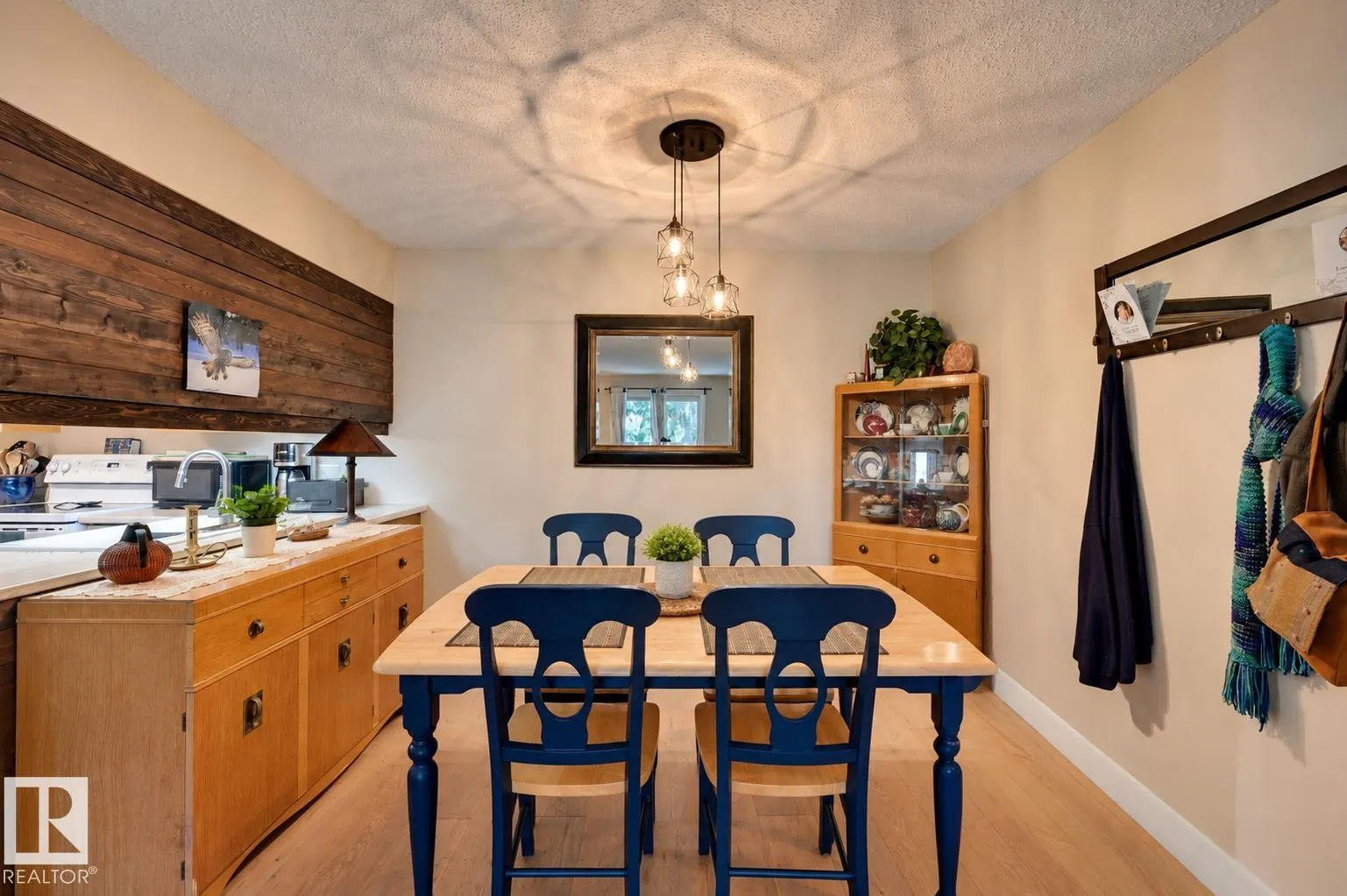 24 ALPINE Place