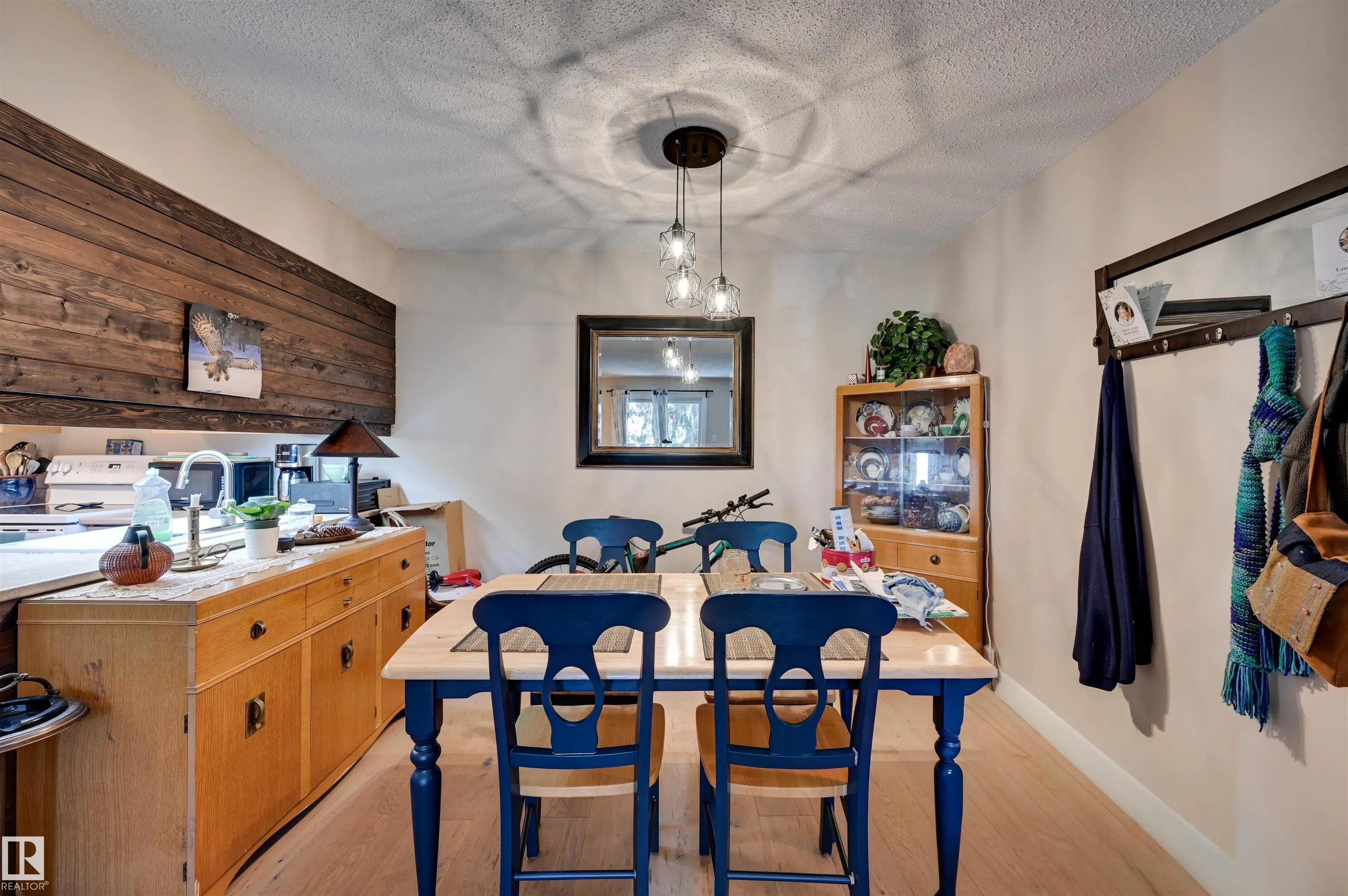 24 ALPINE Place