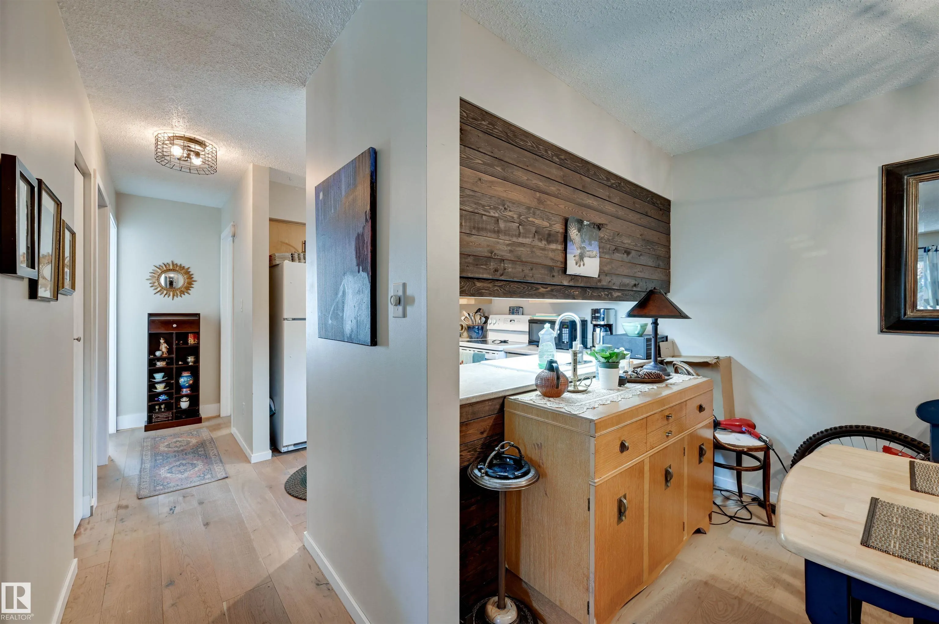 24 ALPINE Place