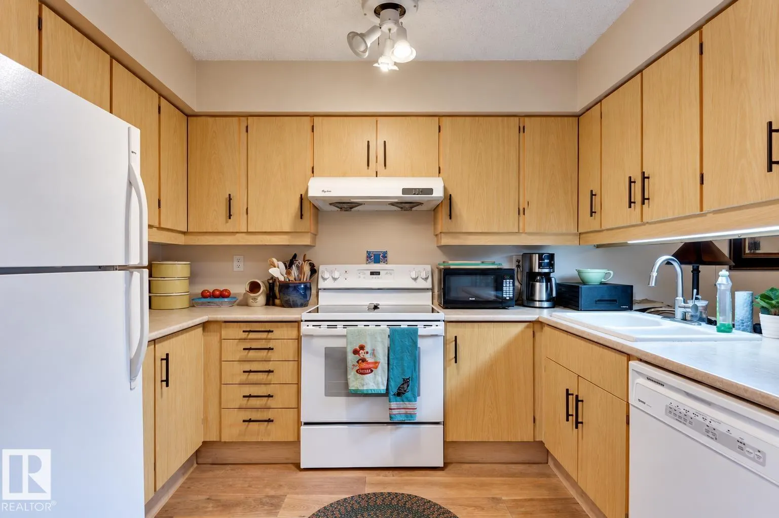 24 ALPINE Place