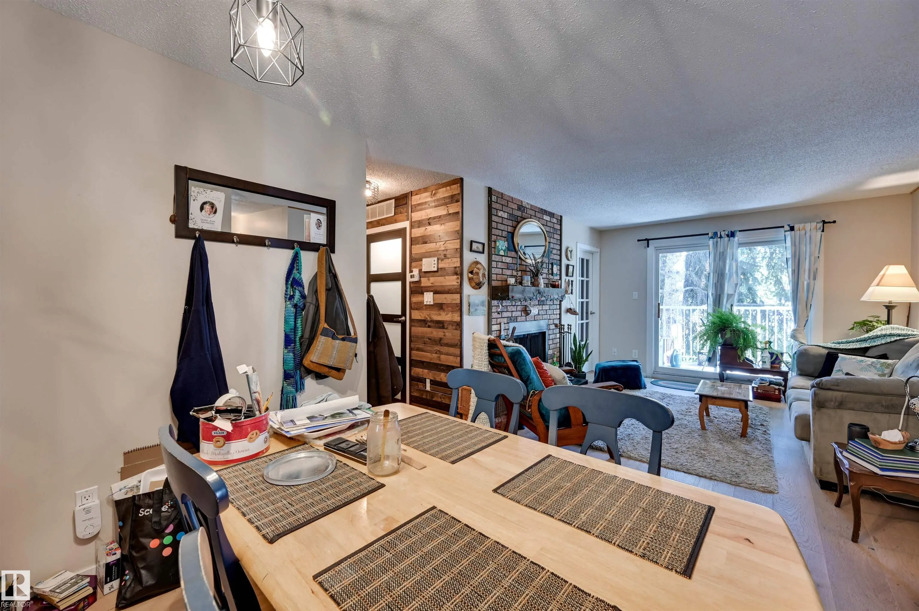 24 ALPINE Place