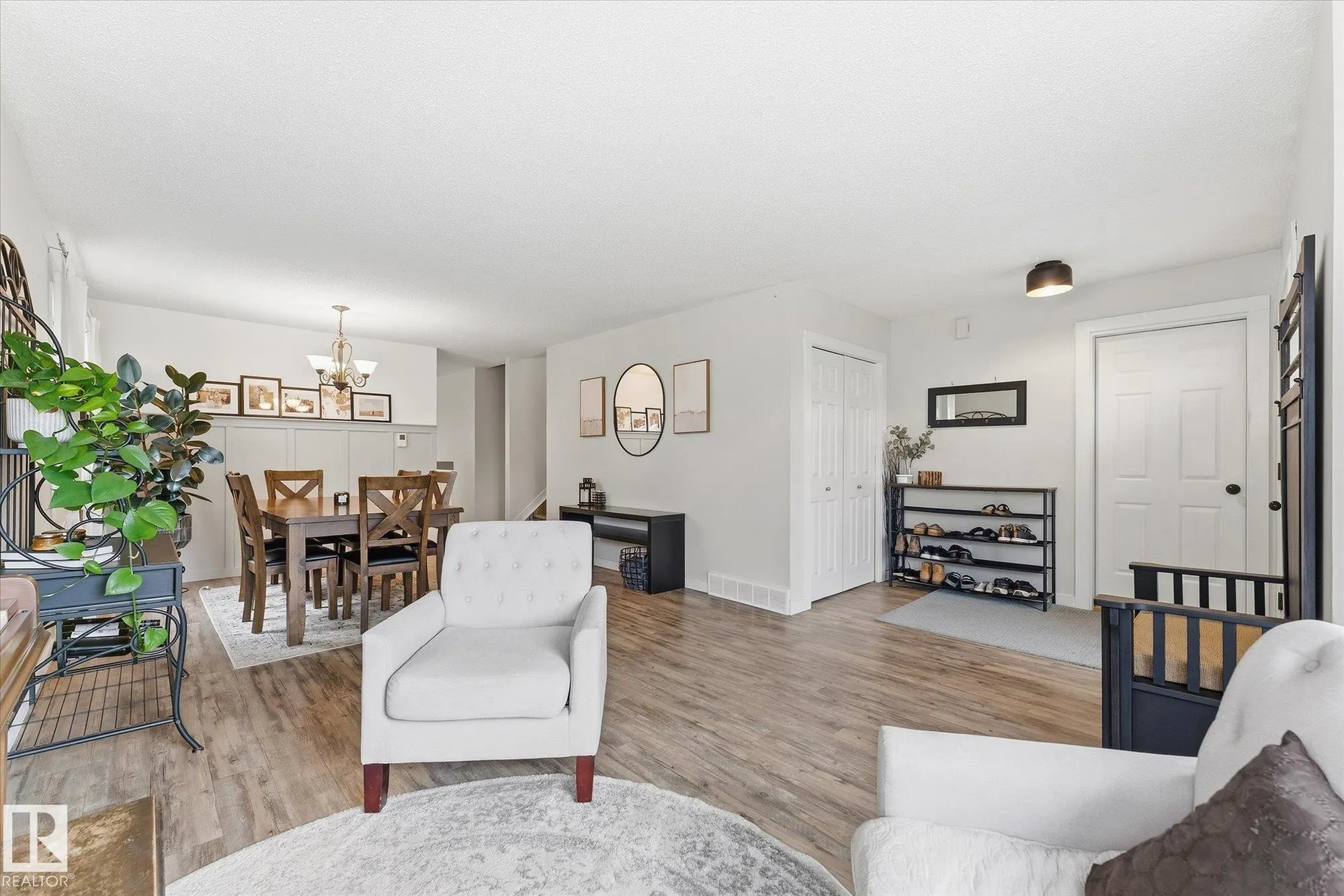 11 WOODSIDE Crescent