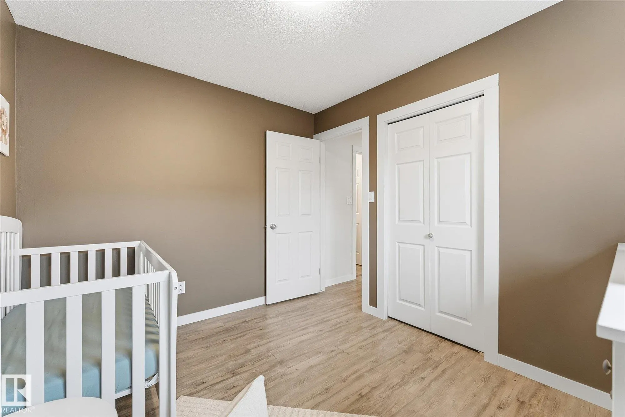 11 WOODSIDE Crescent