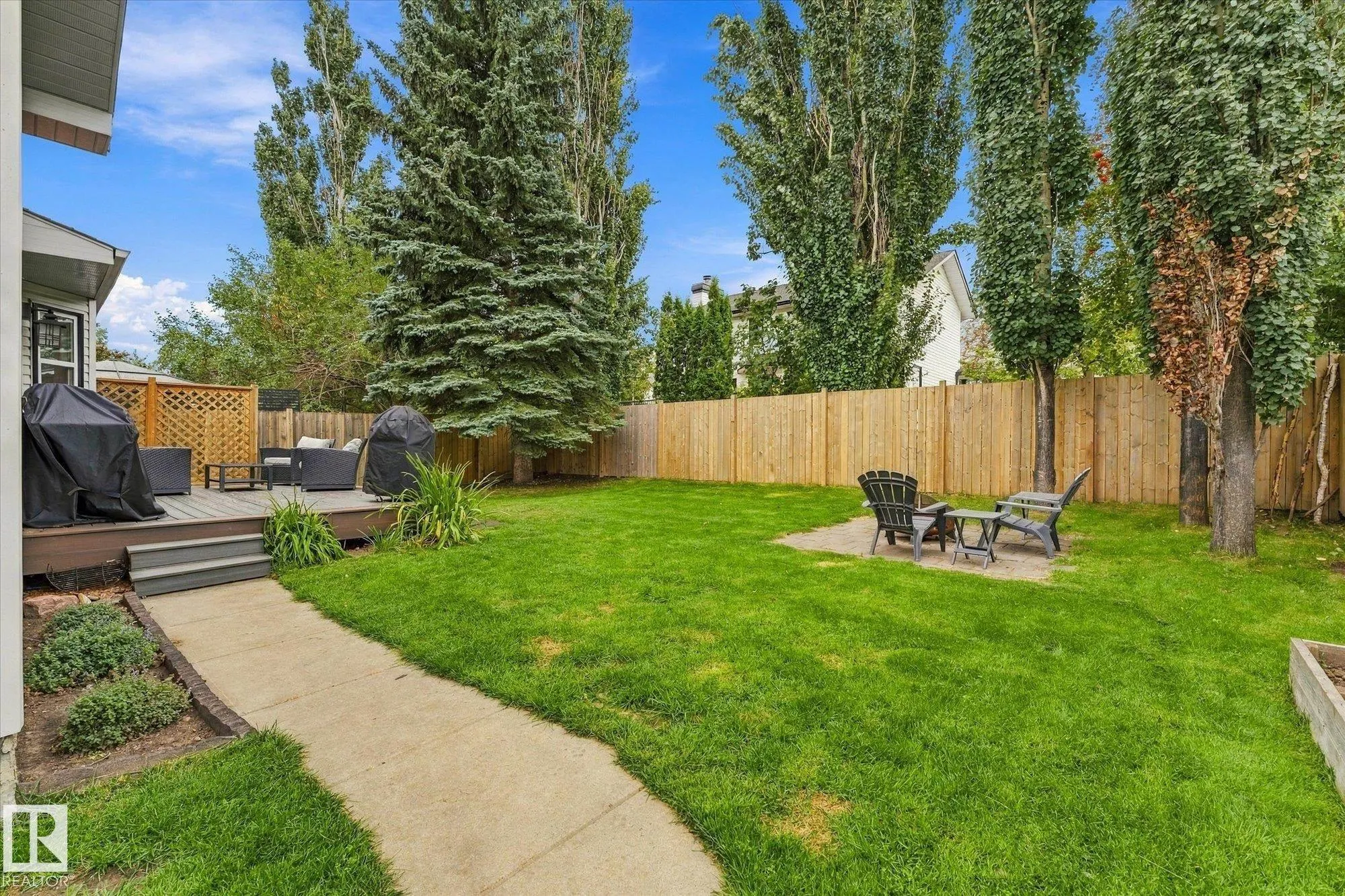11 WOODSIDE Crescent