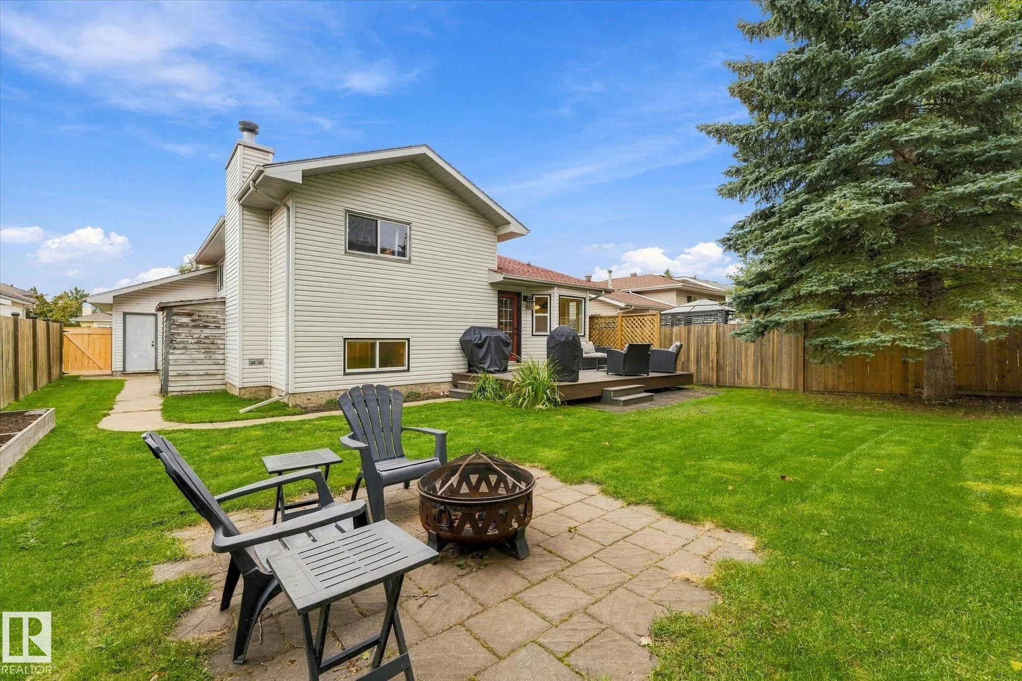 11 WOODSIDE Crescent