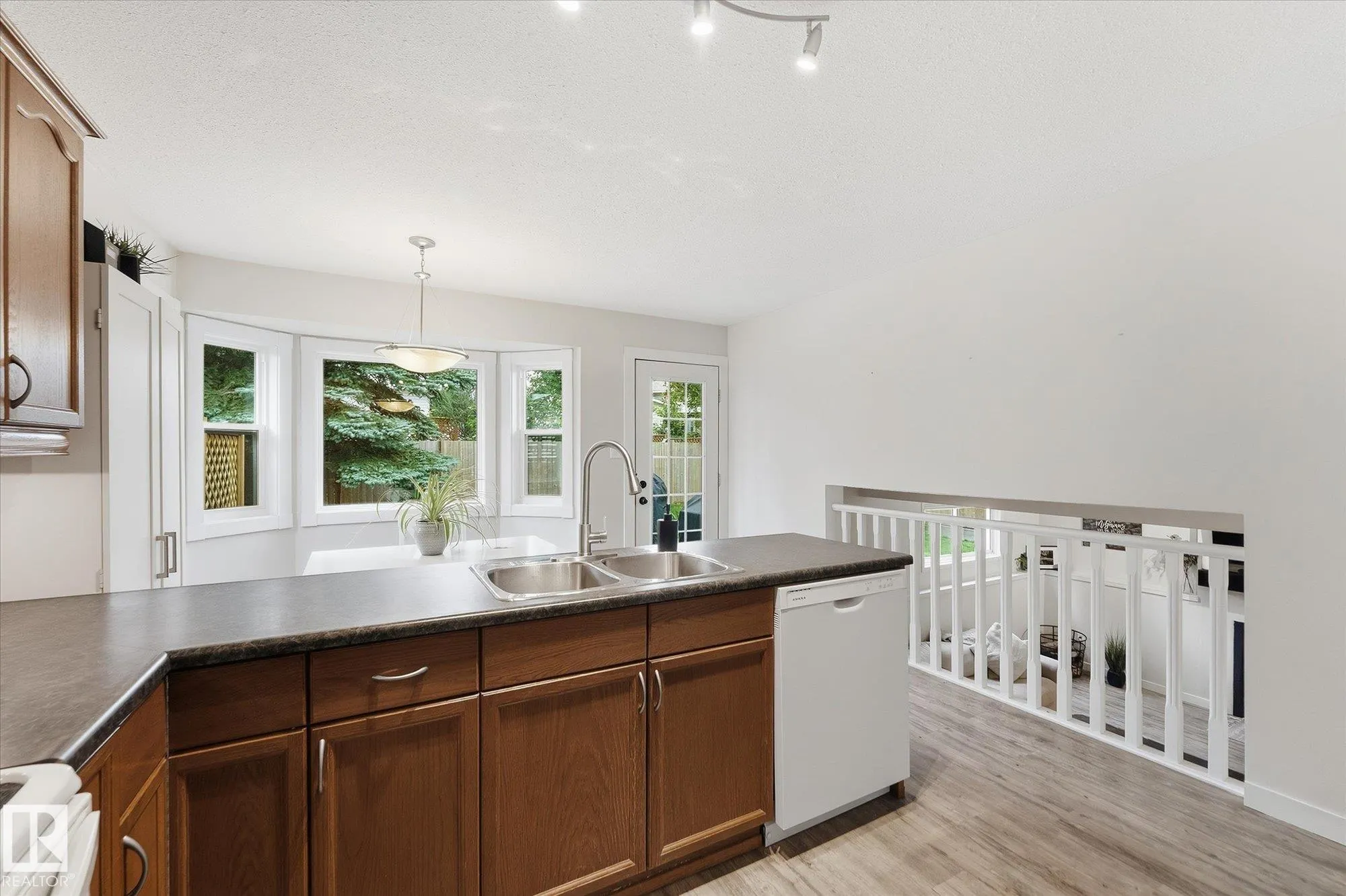 11 WOODSIDE Crescent
