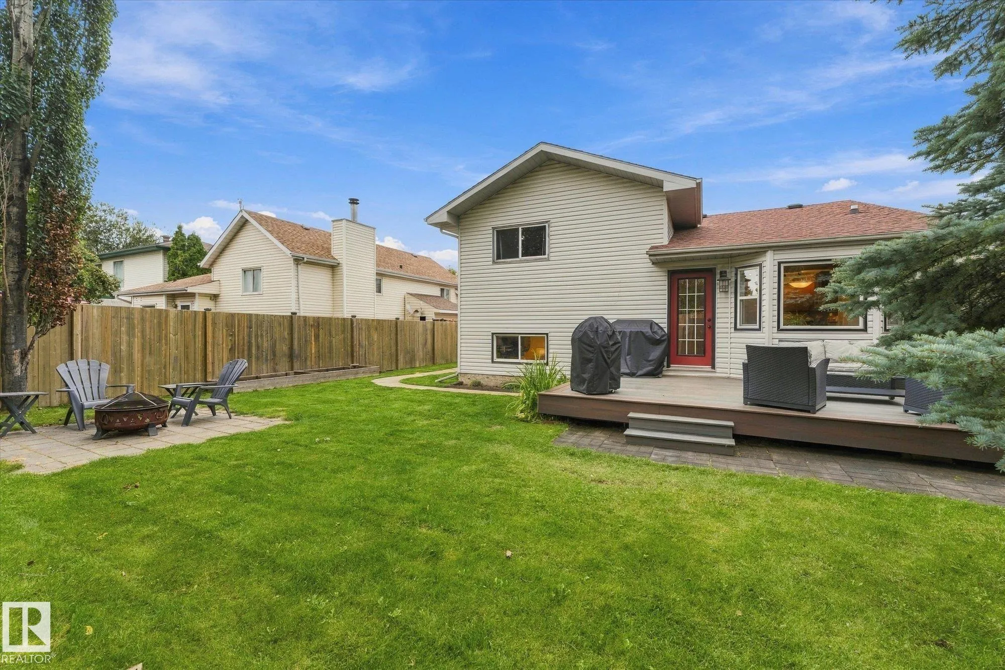 11 WOODSIDE Crescent