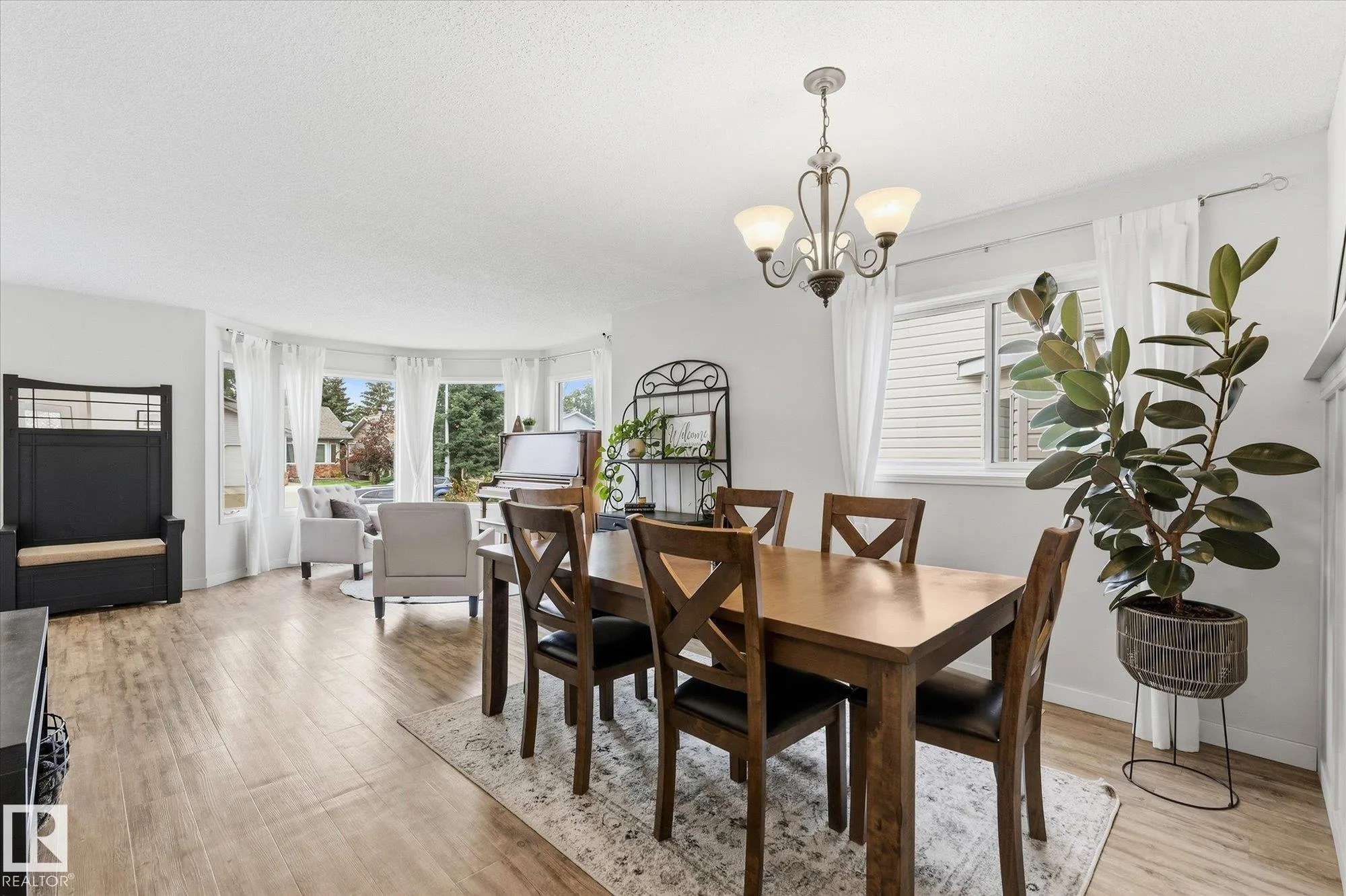 11 WOODSIDE Crescent