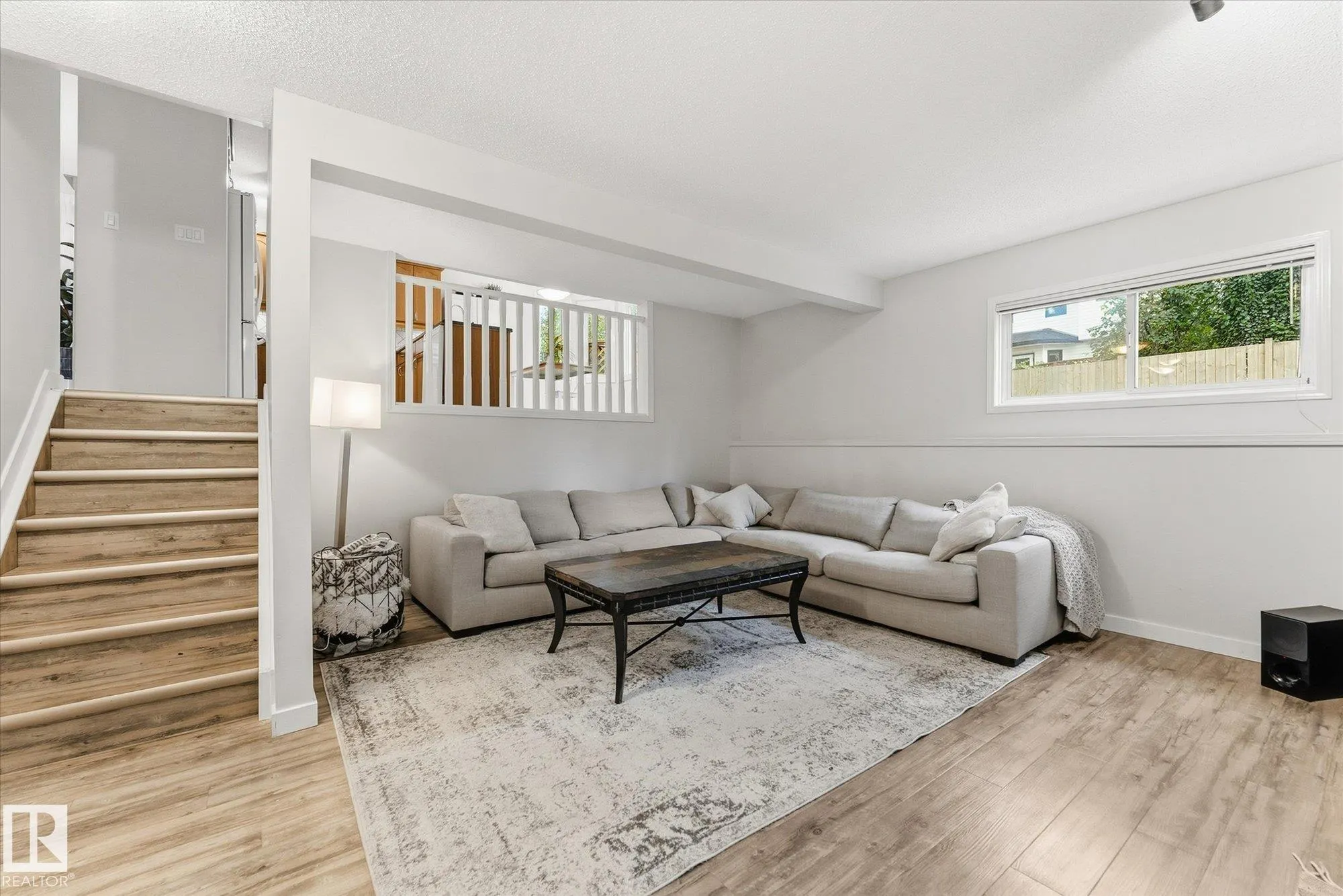 11 WOODSIDE Crescent