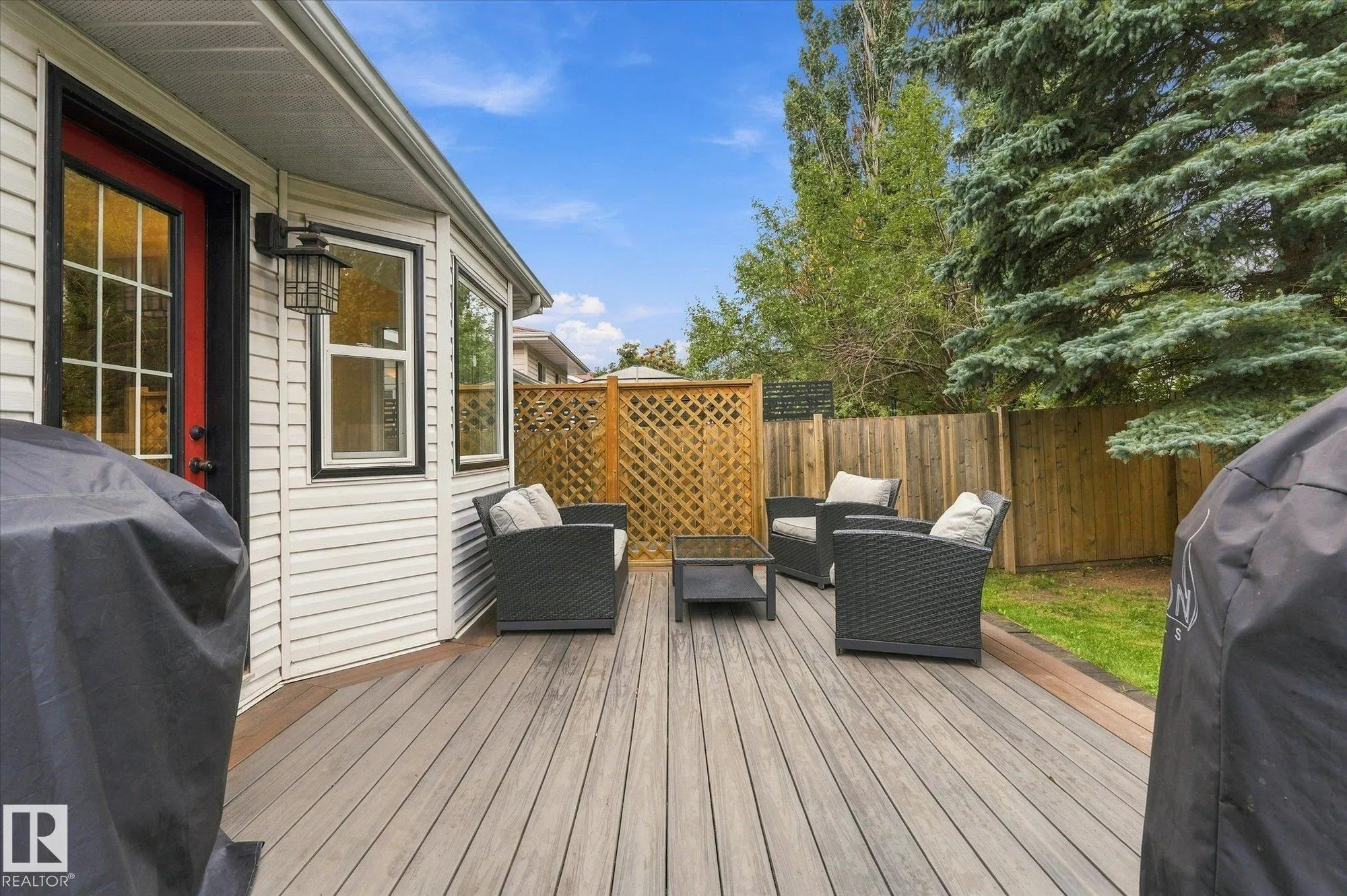 11 WOODSIDE Crescent