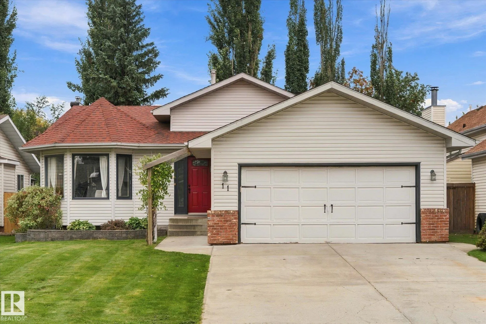 11 WOODSIDE Crescent